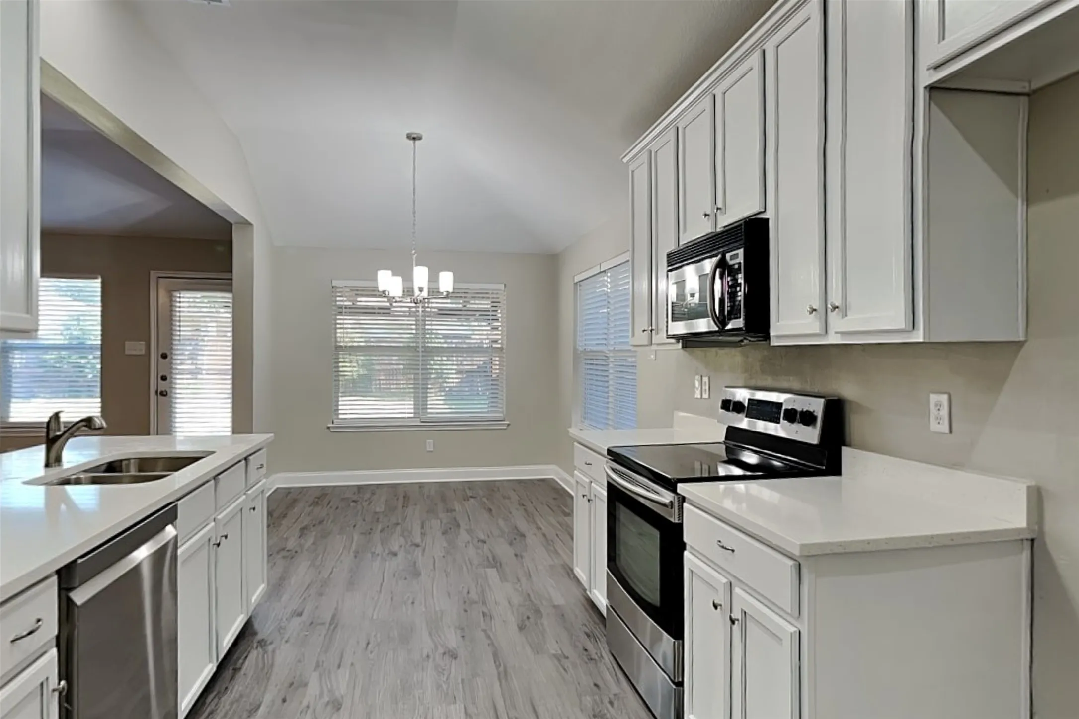 Single Family Residence For Rent in Tarrant County , 4805 Cliburn Drive, Fort Worth, Texas 76244, 3 Bedroom, 2 Bathroom, 2 Garage spaces, 1,419 Sqft, built in 2003, mls#21379682, Real Estate Agent in Fort Worth, Homes For Rent in Tarrant county, Homes For Rent in Fort Worth, Realtor in Fort Worth Texas, Real Estate Brokerage Independent Realty Texas, Luminita Cordes Realtor