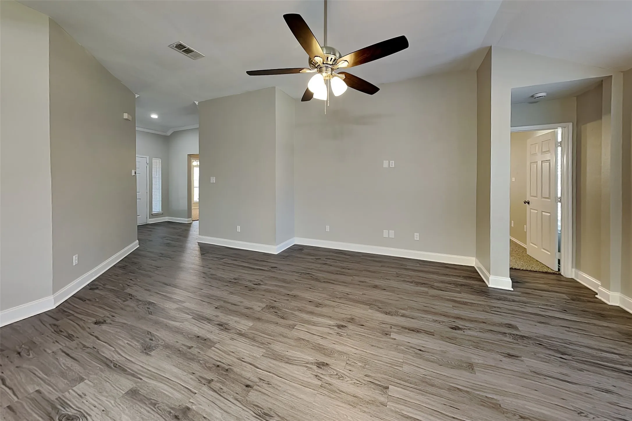 Single Family Residence For Rent in Tarrant County , 4805 Cliburn Drive, Fort Worth, Texas 76244, 3 Bedroom, 2 Bathroom, 2 Garage spaces, 1,419 Sqft, built in 2003, mls#21379682, Real Estate Agent in Fort Worth, Homes For Rent in Tarrant county, Homes For Rent in Fort Worth, Realtor in Fort Worth Texas, Real Estate Brokerage Independent Realty Texas, Luminita Cordes Realtor