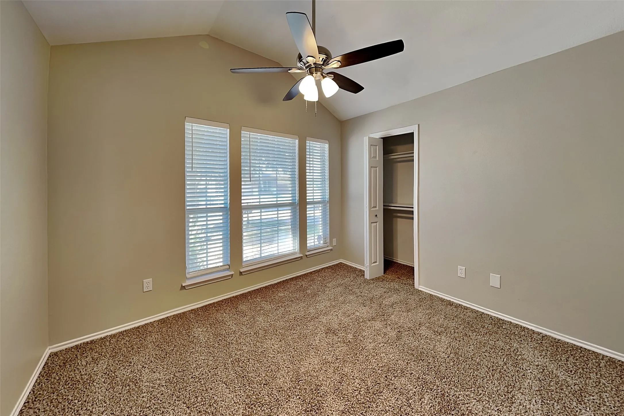 Single Family Residence For Rent in Tarrant County , 4805 Cliburn Drive, Fort Worth, Texas 76244, 3 Bedroom, 2 Bathroom, 2 Garage spaces, 1,419 Sqft, built in 2003, mls#21379682, Real Estate Agent in Fort Worth, Homes For Rent in Tarrant county, Homes For Rent in Fort Worth, Realtor in Fort Worth Texas, Real Estate Brokerage Independent Realty Texas, Luminita Cordes Realtor