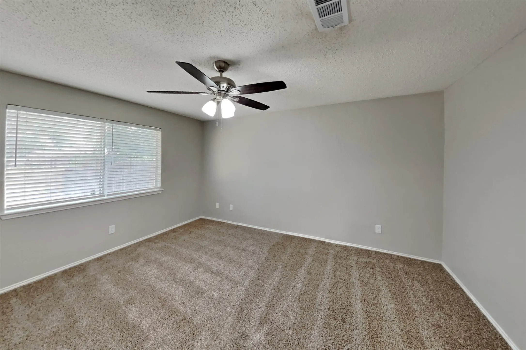 Single Family Residence For Rent in Tarrant County , 6103 King William Drive, Arlington, Texas 76018, 3 Bedroom, 2 Bathroom, 2 Garage spaces, 1,344 Sqft, built in 1995, mls#21379686, Real Estate Agent in Arlington, Homes For Rent in Tarrant county, Homes For Rent in Arlington, Realtor in Arlington Texas, Real Estate Brokerage Independent Realty Texas, Luminita Cordes Realtor