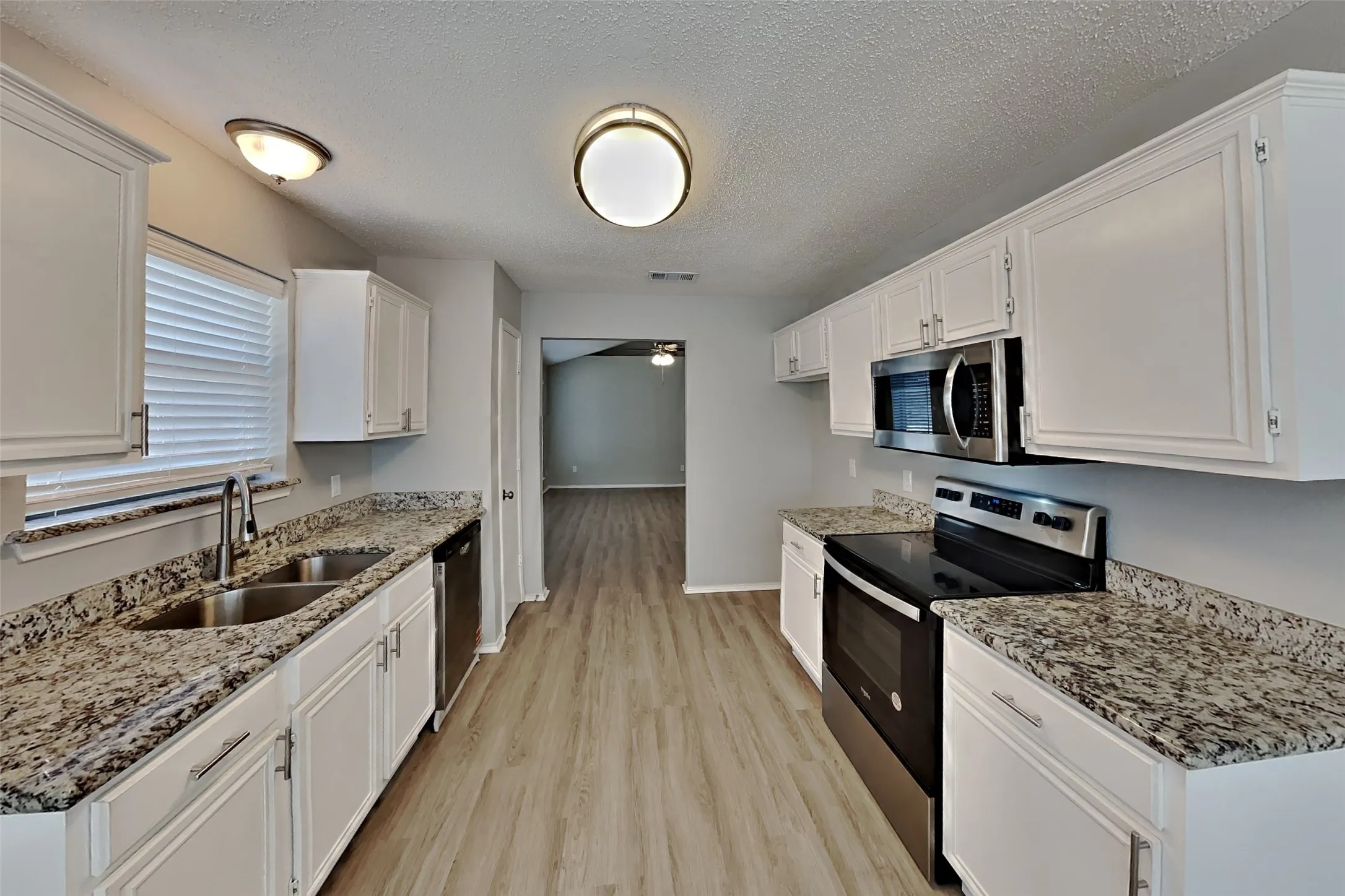 Single Family Residence For Rent in Tarrant County , 6103 King William Drive, Arlington, Texas 76018, 3 Bedroom, 2 Bathroom, 2 Garage spaces, 1,344 Sqft, built in 1995, mls#21379686, Real Estate Agent in Arlington, Homes For Rent in Tarrant county, Homes For Rent in Arlington, Realtor in Arlington Texas, Real Estate Brokerage Independent Realty Texas, Luminita Cordes Realtor