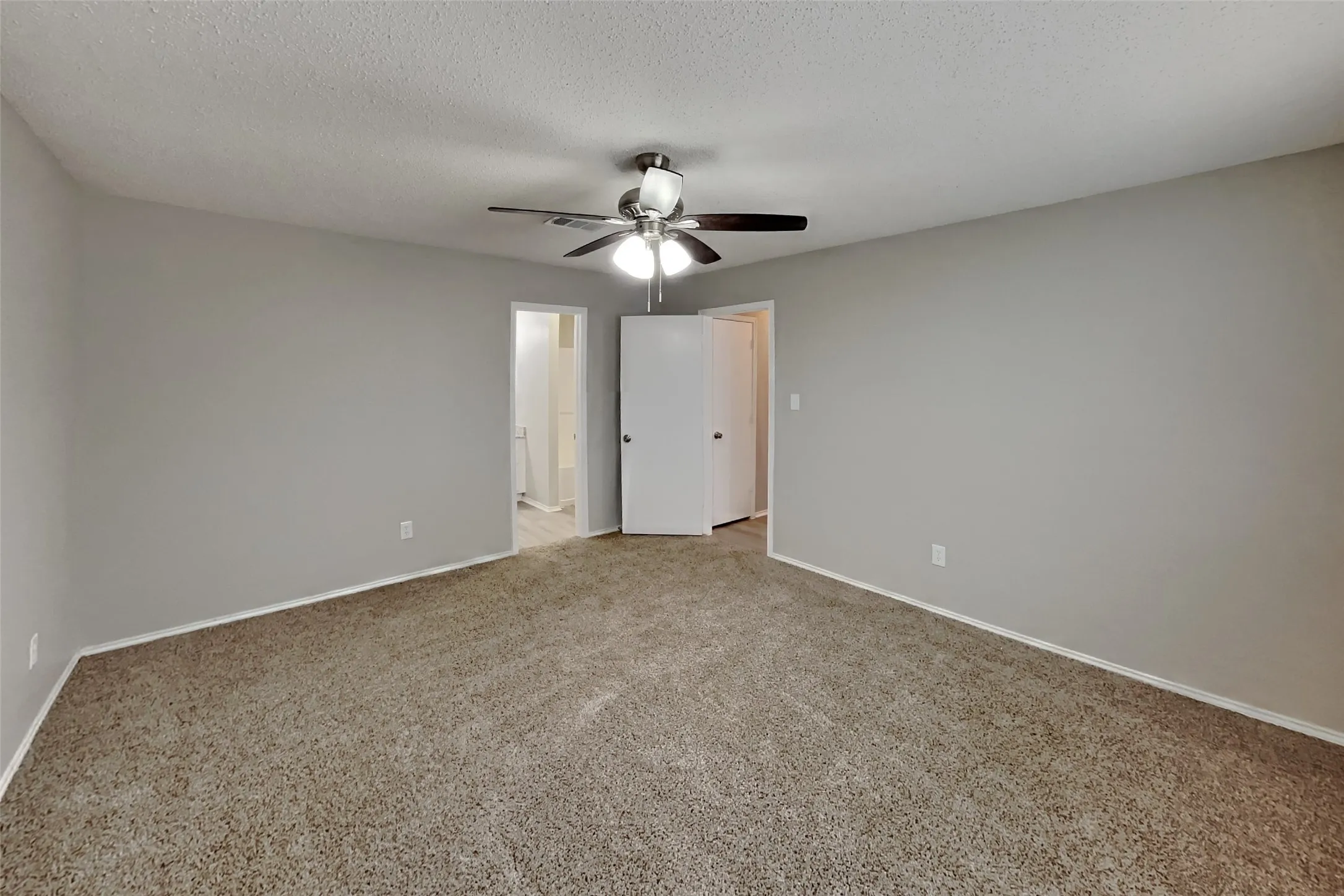 Single Family Residence For Rent in Tarrant County , 6103 King William Drive, Arlington, Texas 76018, 3 Bedroom, 2 Bathroom, 2 Garage spaces, 1,344 Sqft, built in 1995, mls#21379686, Real Estate Agent in Arlington, Homes For Rent in Tarrant county, Homes For Rent in Arlington, Realtor in Arlington Texas, Real Estate Brokerage Independent Realty Texas, Luminita Cordes Realtor
