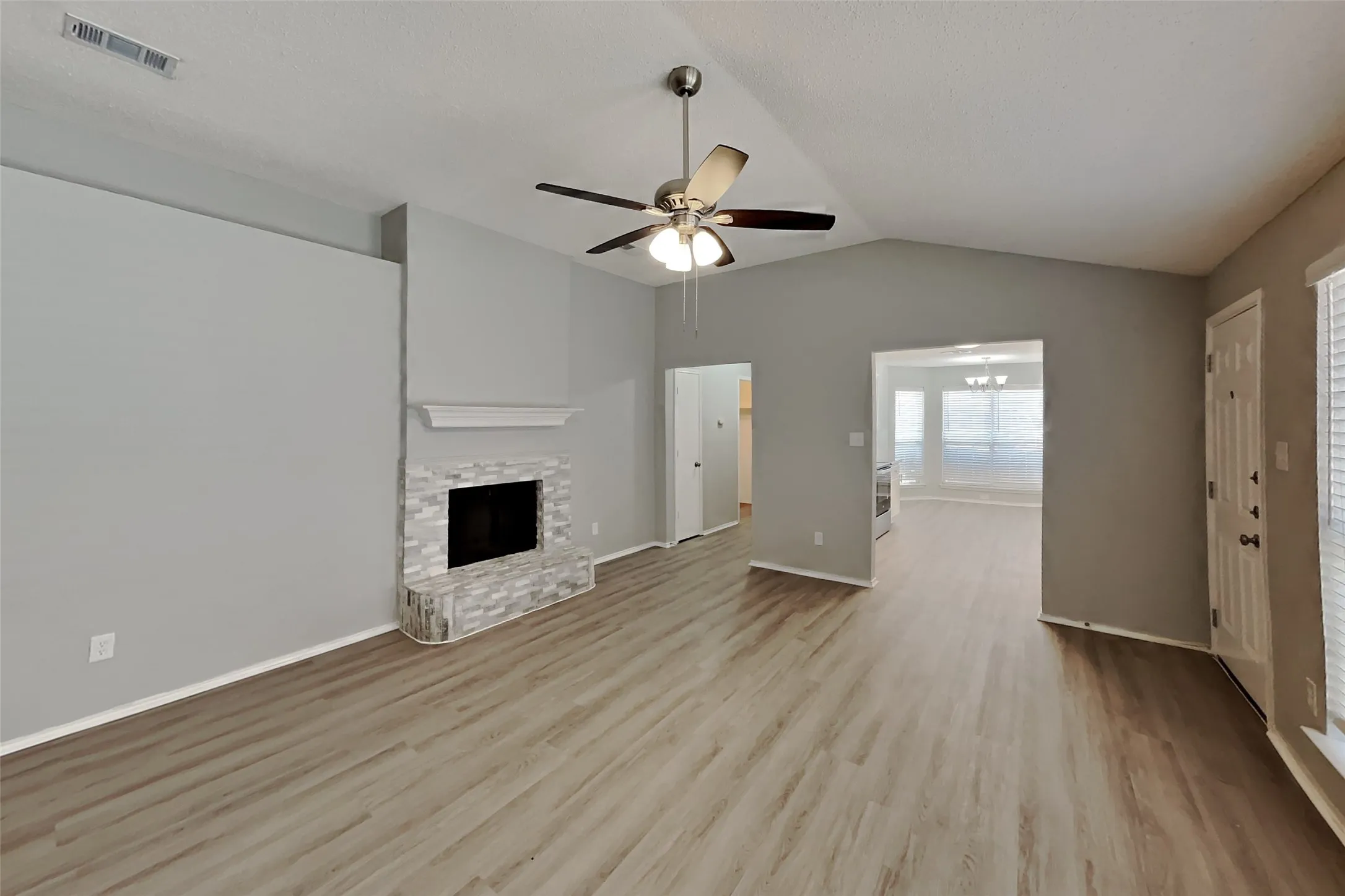 Single Family Residence For Rent in Tarrant County , 6103 King William Drive, Arlington, Texas 76018, 3 Bedroom, 2 Bathroom, 2 Garage spaces, 1,344 Sqft, built in 1995, mls#21379686, Real Estate Agent in Arlington, Homes For Rent in Tarrant county, Homes For Rent in Arlington, Realtor in Arlington Texas, Real Estate Brokerage Independent Realty Texas, Luminita Cordes Realtor