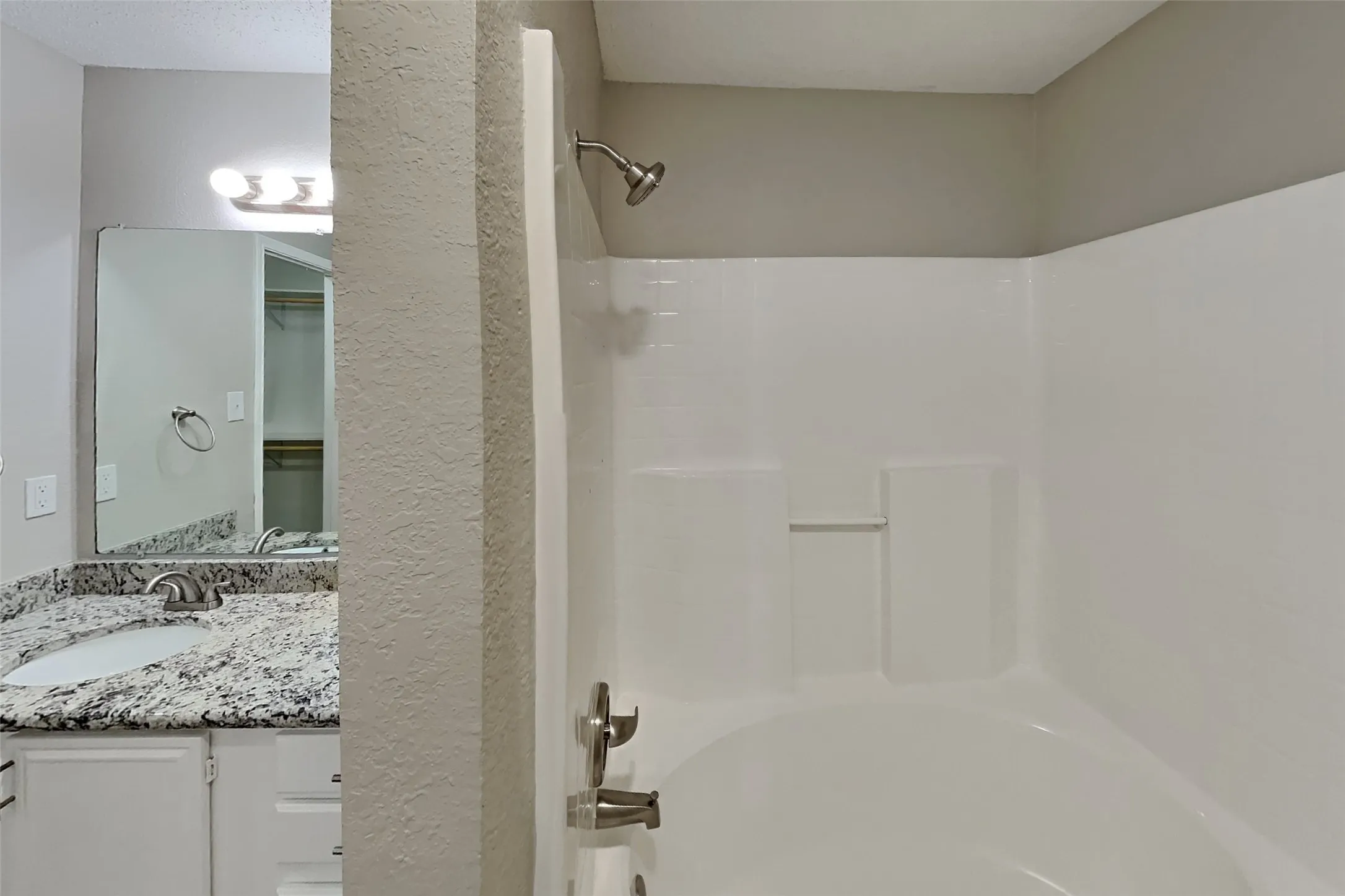 Single Family Residence For Rent in Tarrant County , 6103 King William Drive, Arlington, Texas 76018, 3 Bedroom, 2 Bathroom, 2 Garage spaces, 1,344 Sqft, built in 1995, mls#21379686, Real Estate Agent in Arlington, Homes For Rent in Tarrant county, Homes For Rent in Arlington, Realtor in Arlington Texas, Real Estate Brokerage Independent Realty Texas, Luminita Cordes Realtor