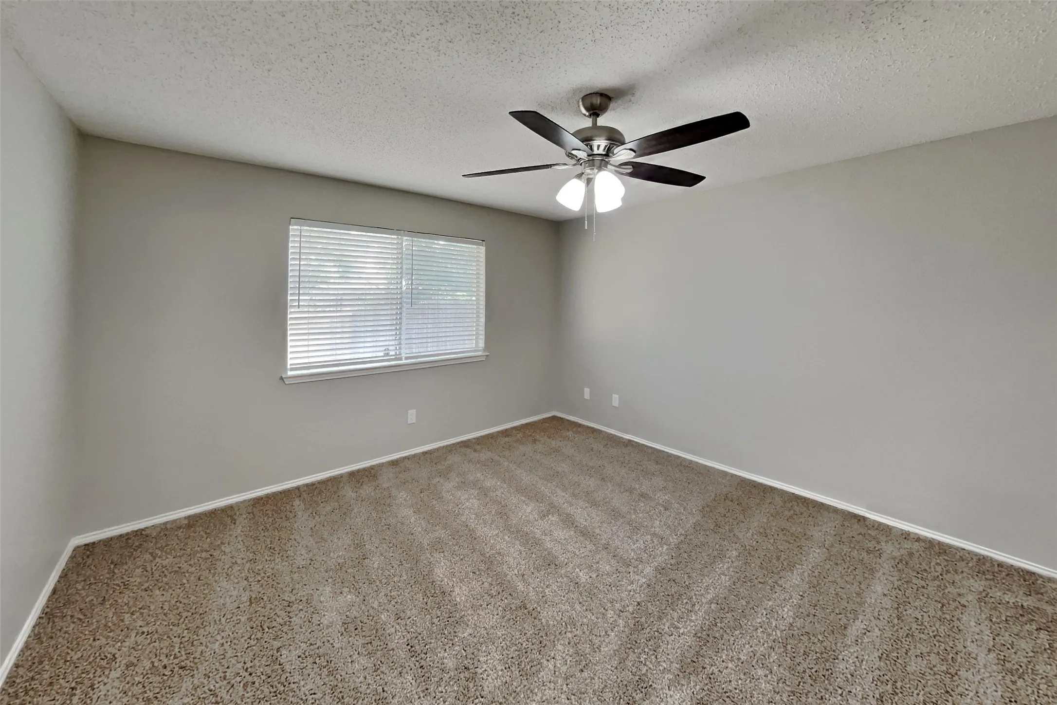 Single Family Residence For Rent in Tarrant County , 6103 King William Drive, Arlington, Texas 76018, 3 Bedroom, 2 Bathroom, 2 Garage spaces, 1,344 Sqft, built in 1995, mls#21379686, Real Estate Agent in Arlington, Homes For Rent in Tarrant county, Homes For Rent in Arlington, Realtor in Arlington Texas, Real Estate Brokerage Independent Realty Texas, Luminita Cordes Realtor