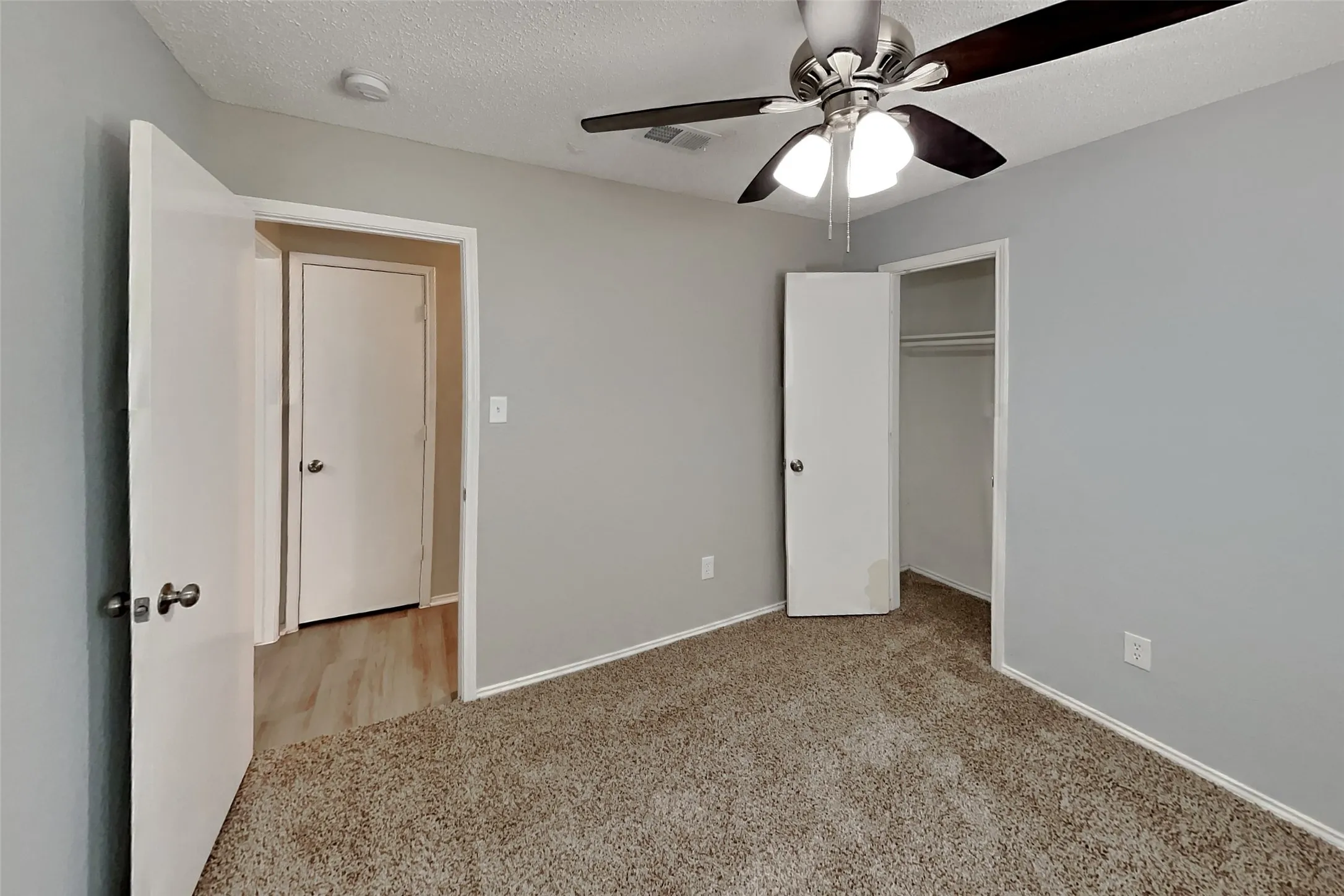 Single Family Residence For Rent in Tarrant County , 6103 King William Drive, Arlington, Texas 76018, 3 Bedroom, 2 Bathroom, 2 Garage spaces, 1,344 Sqft, built in 1995, mls#21379686, Real Estate Agent in Arlington, Homes For Rent in Tarrant county, Homes For Rent in Arlington, Realtor in Arlington Texas, Real Estate Brokerage Independent Realty Texas, Luminita Cordes Realtor