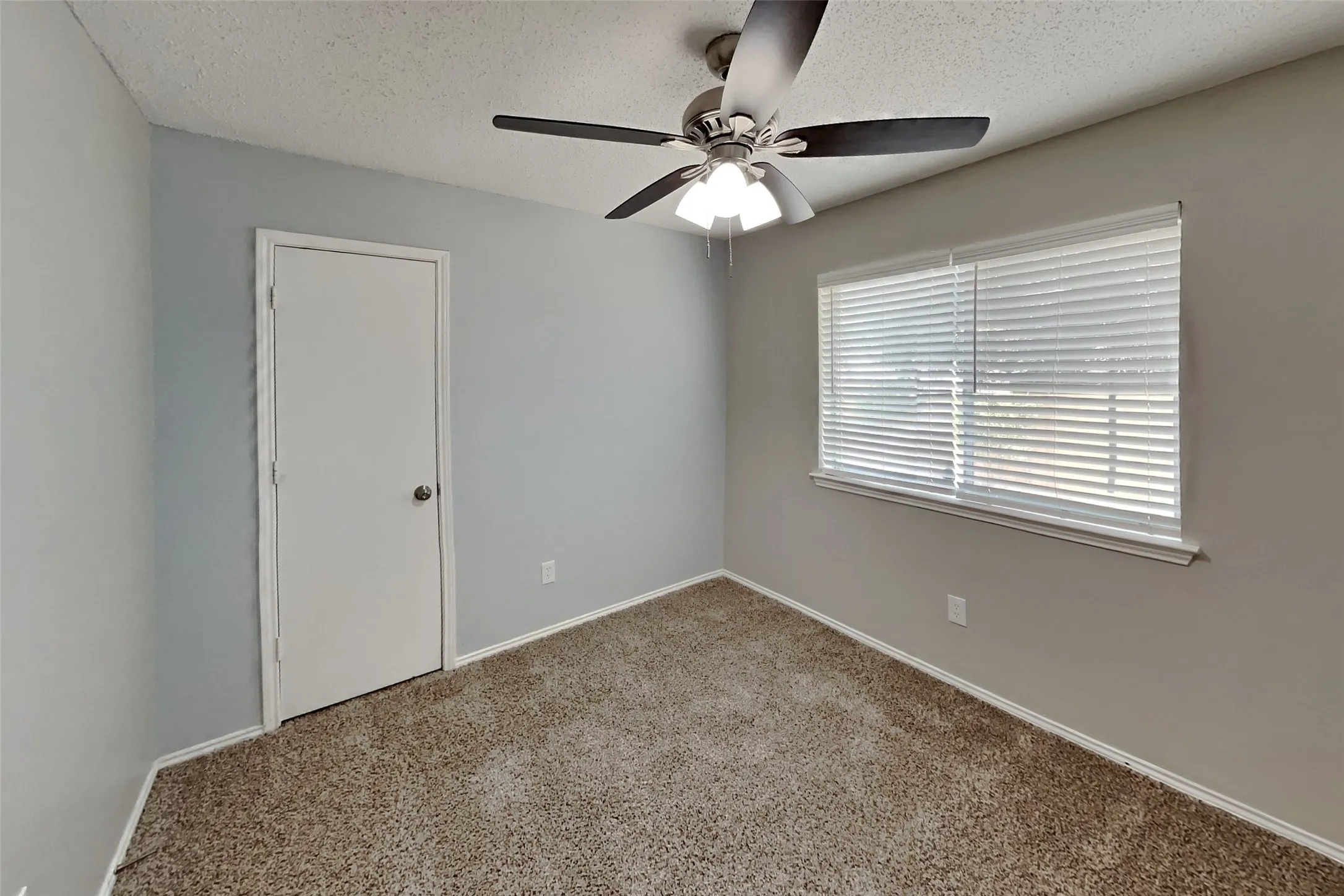Single Family Residence For Rent in Tarrant County , 6103 King William Drive, Arlington, Texas 76018, 3 Bedroom, 2 Bathroom, 2 Garage spaces, 1,344 Sqft, built in 1995, mls#21379686, Real Estate Agent in Arlington, Homes For Rent in Tarrant county, Homes For Rent in Arlington, Realtor in Arlington Texas, Real Estate Brokerage Independent Realty Texas, Luminita Cordes Realtor