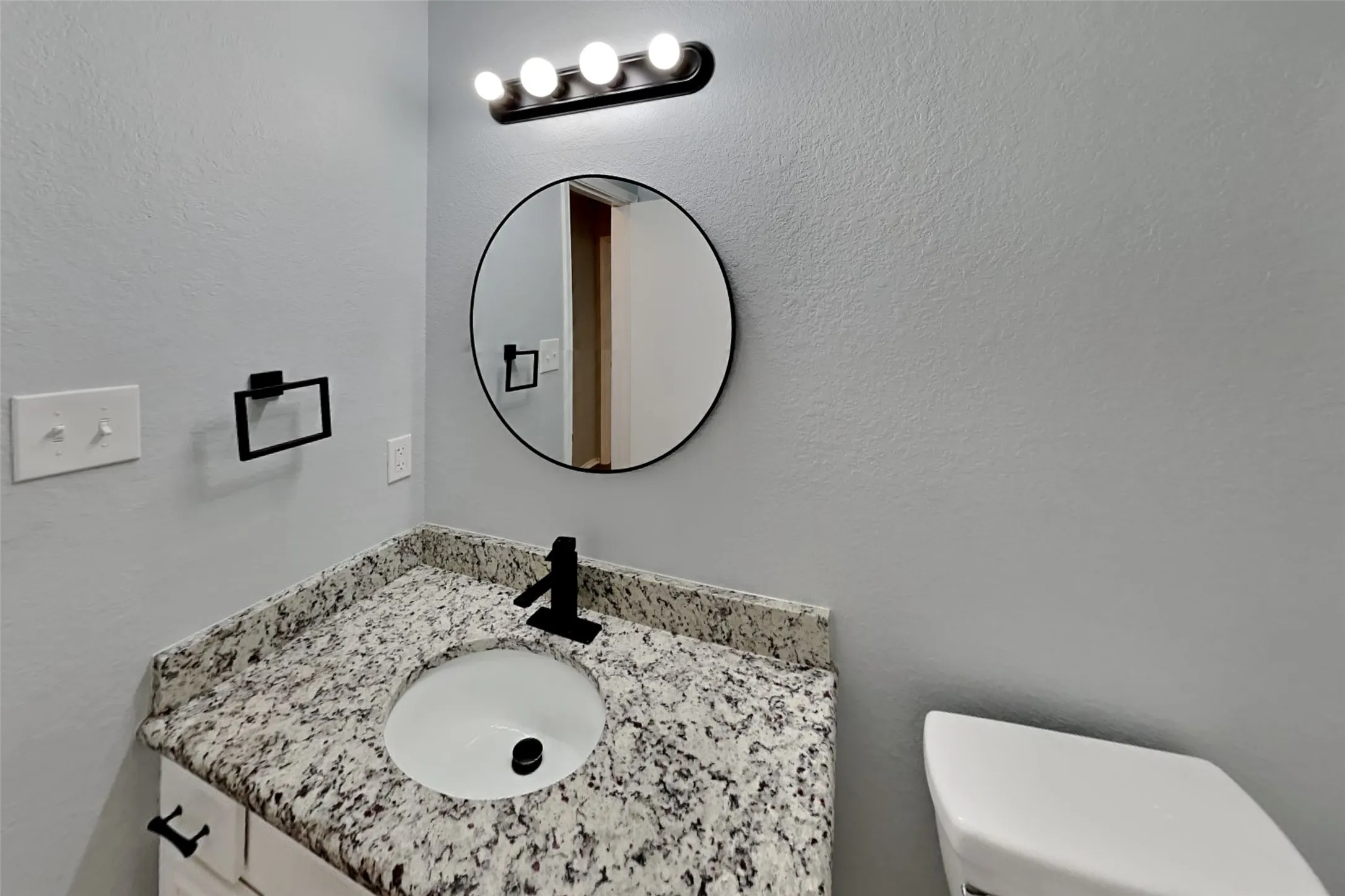 Single Family Residence For Rent in Tarrant County , 6103 King William Drive, Arlington, Texas 76018, 3 Bedroom, 2 Bathroom, 2 Garage spaces, 1,344 Sqft, built in 1995, mls#21379686, Real Estate Agent in Arlington, Homes For Rent in Tarrant county, Homes For Rent in Arlington, Realtor in Arlington Texas, Real Estate Brokerage Independent Realty Texas, Luminita Cordes Realtor