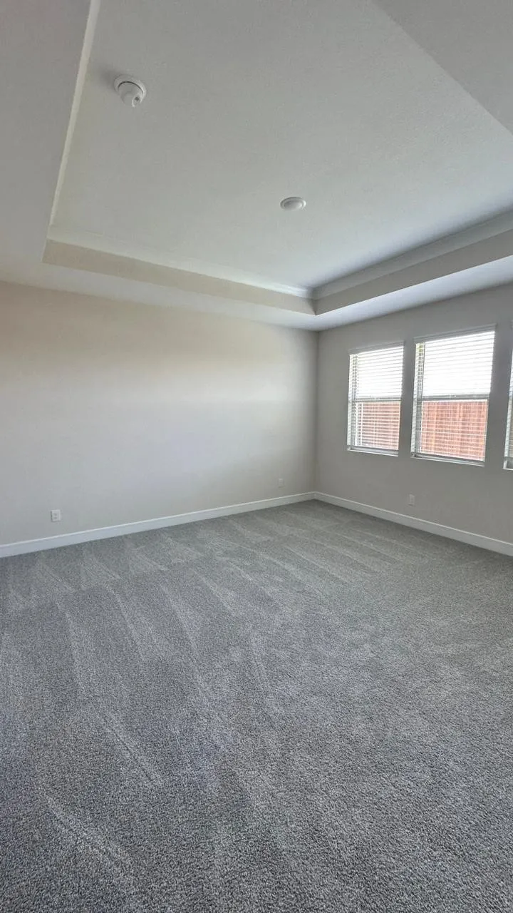 Tray ceiling with recessed lighting