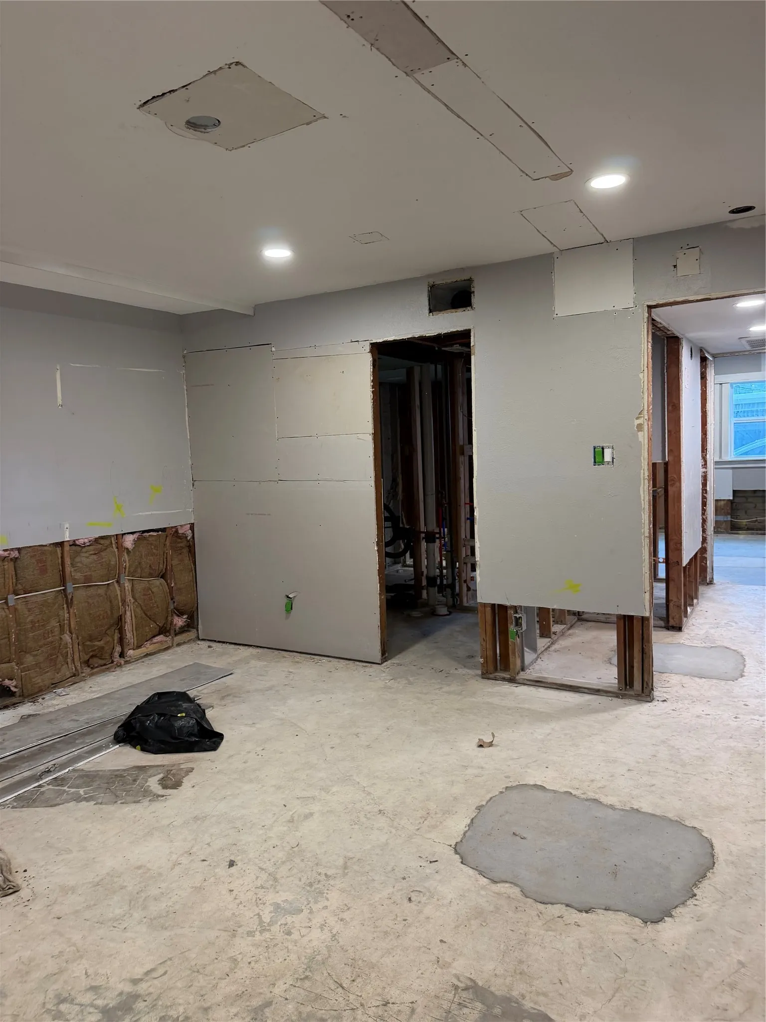 Condominium For Sale in Dallas County , 6011 Danbury Lane 105, Dallas, Texas 75206, 2 Bedroom, 2 Bathroom, Garage spaces, 955 Sqft, built in 1970, mls#21379680, Real Estate Agent in Dallas, Homes For Sale in Dallas county, Homes For Sale in Dallas, Realtor in Dallas Texas, Real Estate Brokerage Independent Realty Texas, Luminita Cordes Realtor