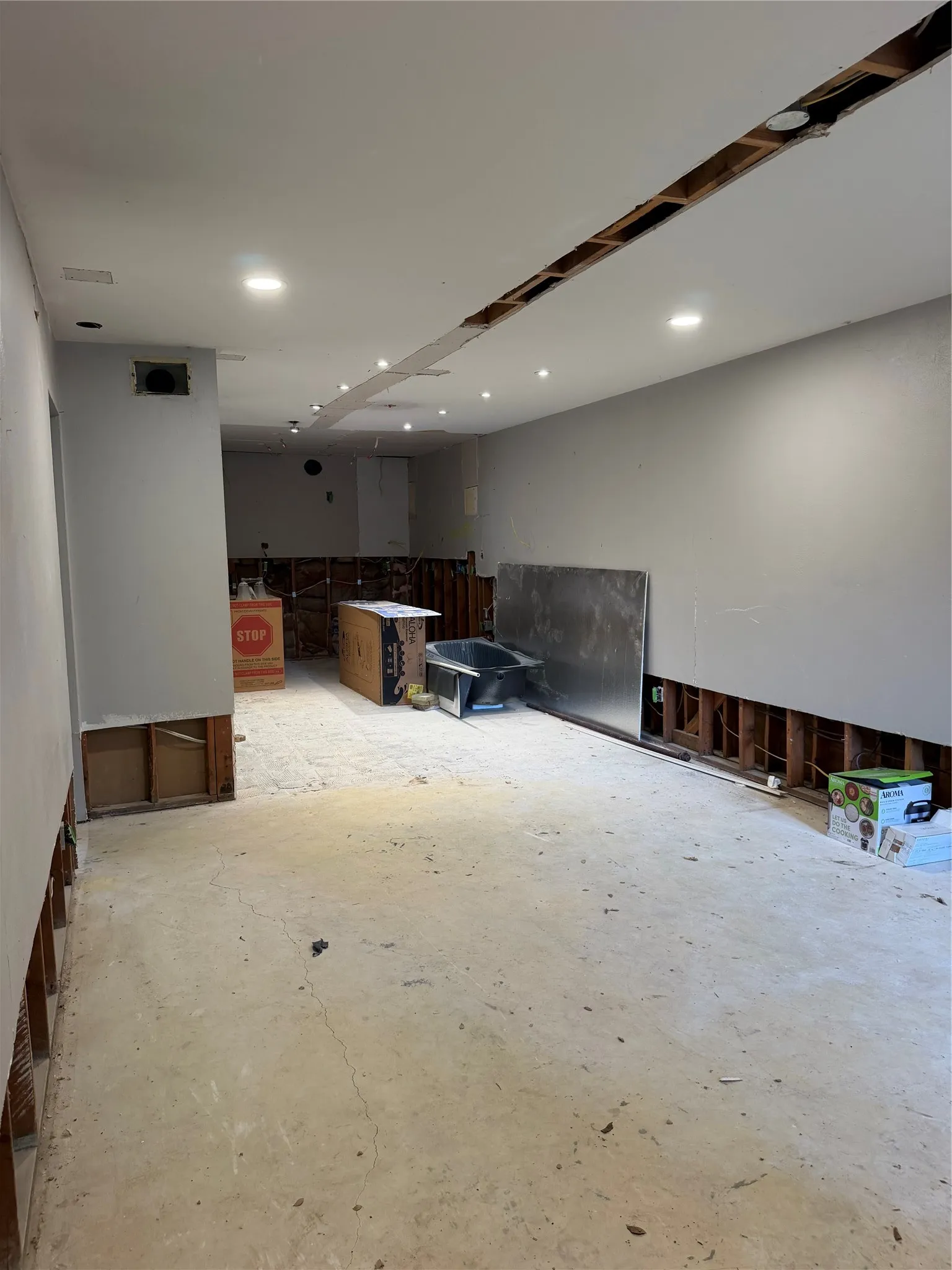 Condominium For Sale in Dallas County , 6011 Danbury Lane 105, Dallas, Texas 75206, 2 Bedroom, 2 Bathroom, Garage spaces, 955 Sqft, built in 1970, mls#21379680, Real Estate Agent in Dallas, Homes For Sale in Dallas county, Homes For Sale in Dallas, Realtor in Dallas Texas, Real Estate Brokerage Independent Realty Texas, Luminita Cordes Realtor