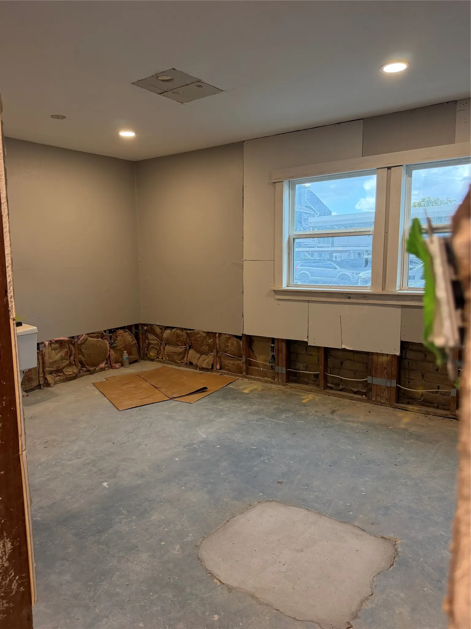 Condominium For Sale in Dallas County , 6011 Danbury Lane 105, Dallas, Texas 75206, 2 Bedroom, 2 Bathroom, Garage spaces, 955 Sqft, built in 1970, mls#21379680, Real Estate Agent in Dallas, Homes For Sale in Dallas county, Homes For Sale in Dallas, Realtor in Dallas Texas, Real Estate Brokerage Independent Realty Texas, Luminita Cordes Realtor