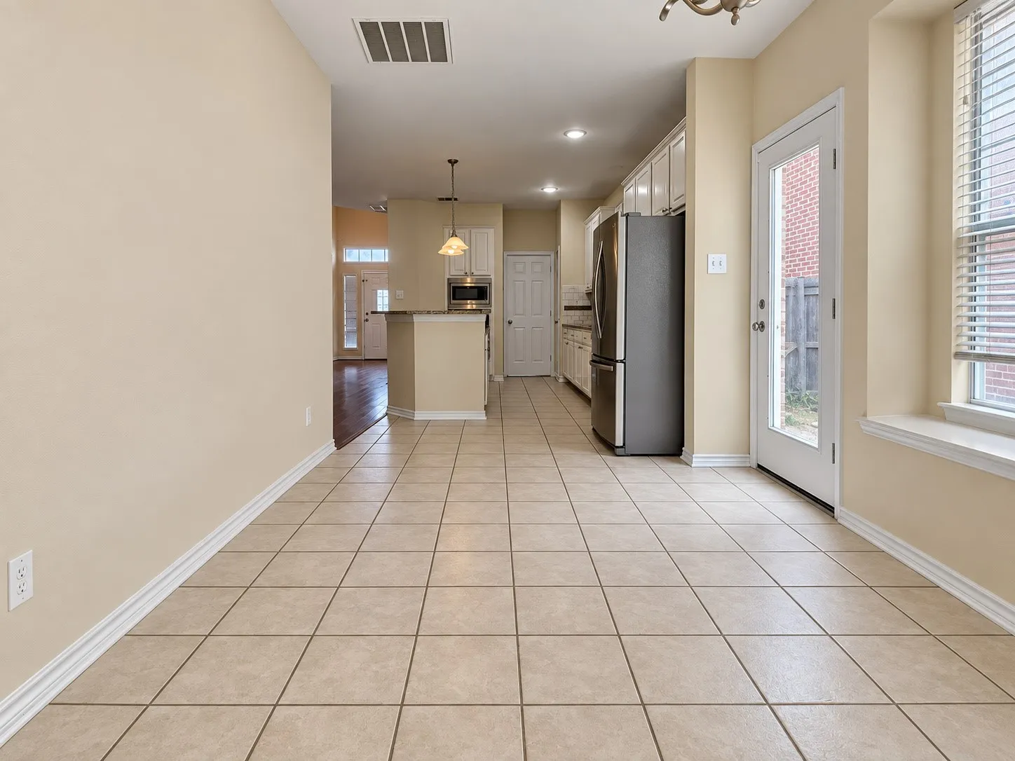 Single Family Residence For Rent in Dallas County , 8723 Stonecrest Drive, Irving, Texas 75063, 3 Bedroom, 3 Bathroom, 2 Garage spaces, 2,160 Sqft, built in 1995, mls#21379690, Real Estate Agent in Irving, Homes For Rent in Dallas county, Homes For Rent in Irving, Realtor in Irving Texas, Real Estate Brokerage Independent Realty Texas, Luminita Cordes Realtor