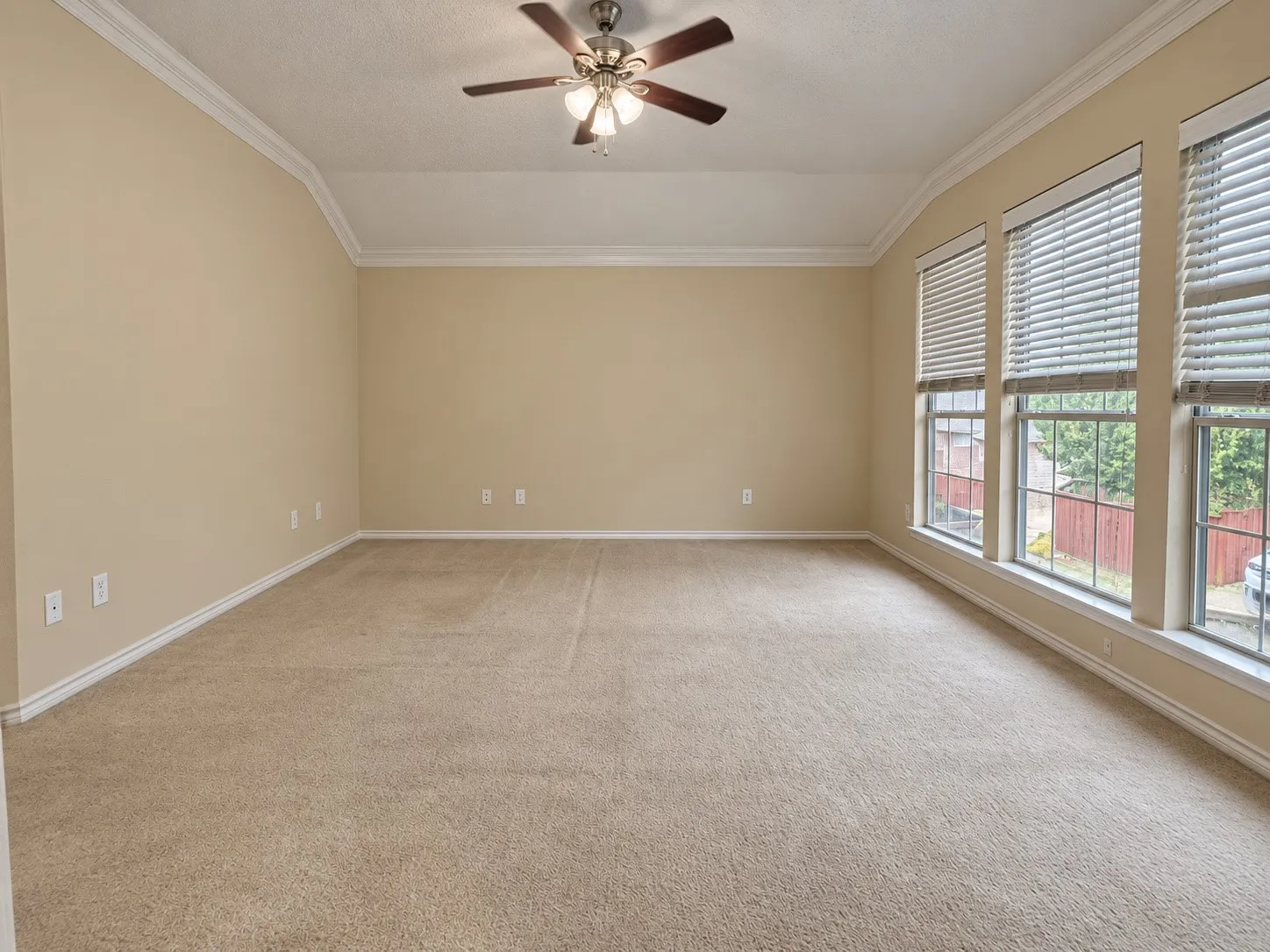 Single Family Residence For Rent in Dallas County , 8723 Stonecrest Drive, Irving, Texas 75063, 3 Bedroom, 3 Bathroom, 2 Garage spaces, 2,160 Sqft, built in 1995, mls#21379690, Real Estate Agent in Irving, Homes For Rent in Dallas county, Homes For Rent in Irving, Realtor in Irving Texas, Real Estate Brokerage Independent Realty Texas, Luminita Cordes Realtor