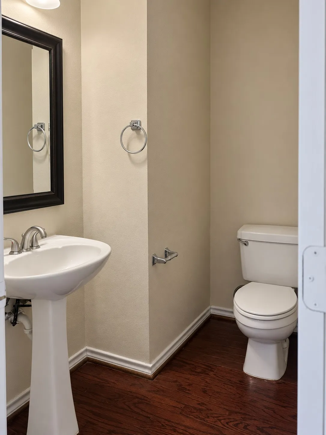 Single Family Residence For Rent in Dallas County , 8723 Stonecrest Drive, Irving, Texas 75063, 3 Bedroom, 3 Bathroom, 2 Garage spaces, 2,160 Sqft, built in 1995, mls#21379690, Real Estate Agent in Irving, Homes For Rent in Dallas county, Homes For Rent in Irving, Realtor in Irving Texas, Real Estate Brokerage Independent Realty Texas, Luminita Cordes Realtor