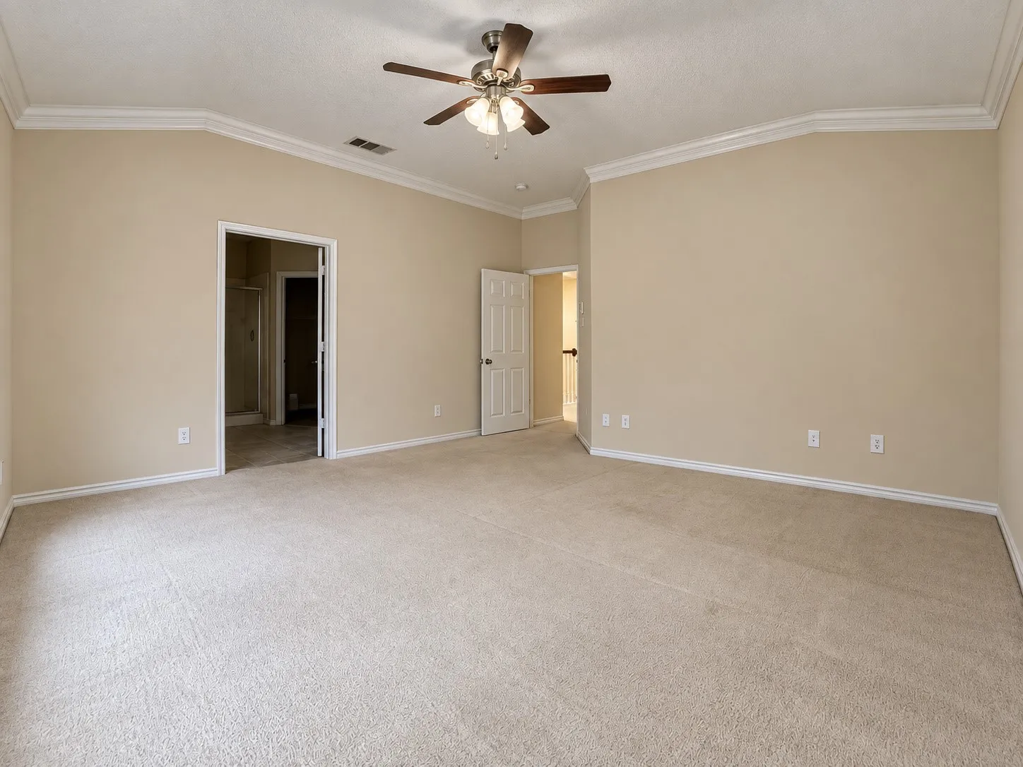 Single Family Residence For Rent in Dallas County , 8723 Stonecrest Drive, Irving, Texas 75063, 3 Bedroom, 3 Bathroom, 2 Garage spaces, 2,160 Sqft, built in 1995, mls#21379690, Real Estate Agent in Irving, Homes For Rent in Dallas county, Homes For Rent in Irving, Realtor in Irving Texas, Real Estate Brokerage Independent Realty Texas, Luminita Cordes Realtor
