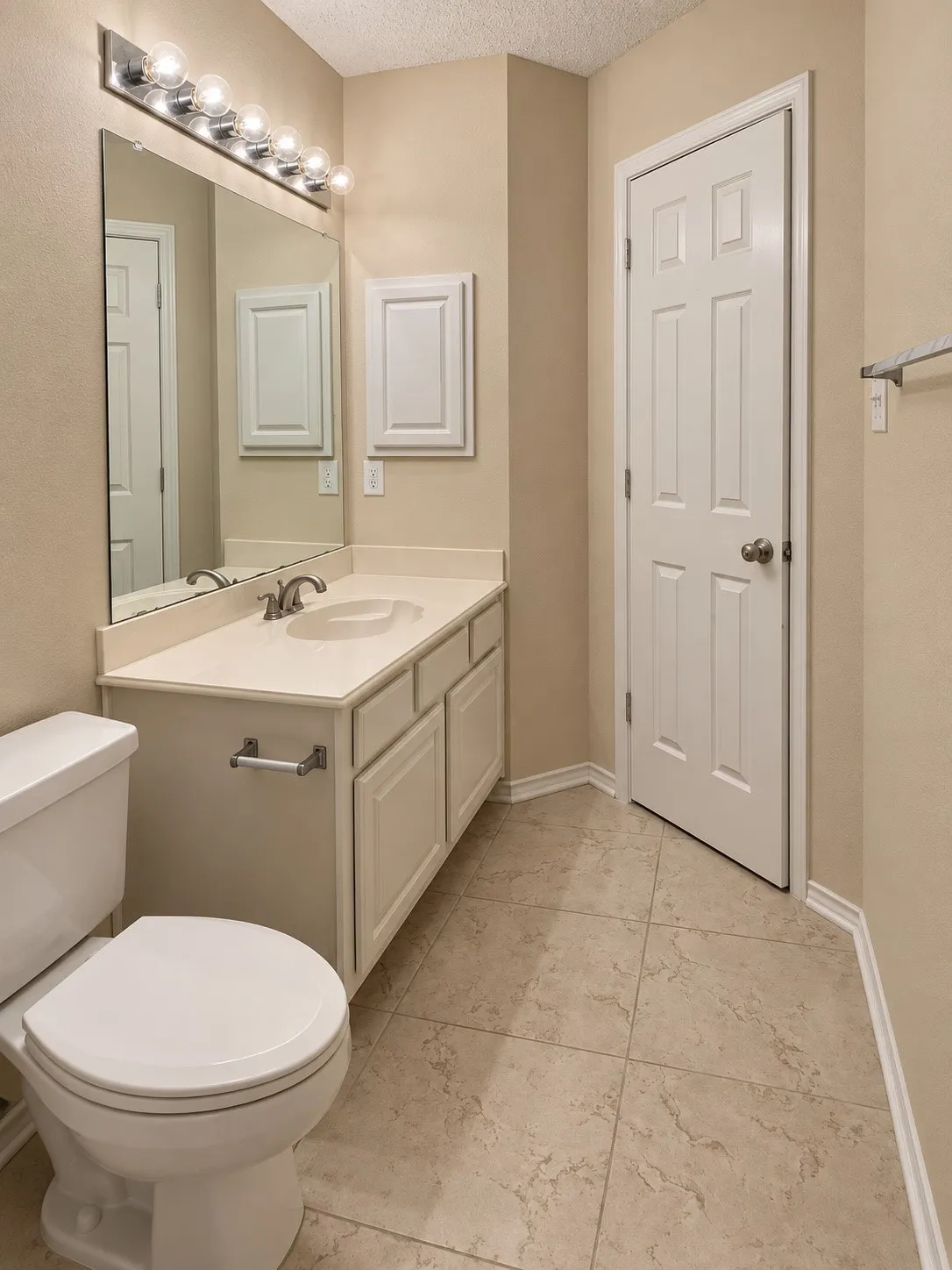 Single Family Residence For Rent in Dallas County , 8723 Stonecrest Drive, Irving, Texas 75063, 3 Bedroom, 3 Bathroom, 2 Garage spaces, 2,160 Sqft, built in 1995, mls#21379690, Real Estate Agent in Irving, Homes For Rent in Dallas county, Homes For Rent in Irving, Realtor in Irving Texas, Real Estate Brokerage Independent Realty Texas, Luminita Cordes Realtor