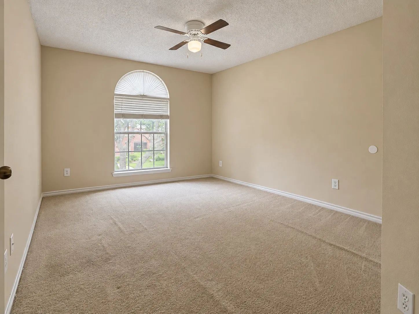 Single Family Residence For Rent in Dallas County , 8723 Stonecrest Drive, Irving, Texas 75063, 3 Bedroom, 3 Bathroom, 2 Garage spaces, 2,160 Sqft, built in 1995, mls#21379690, Real Estate Agent in Irving, Homes For Rent in Dallas county, Homes For Rent in Irving, Realtor in Irving Texas, Real Estate Brokerage Independent Realty Texas, Luminita Cordes Realtor