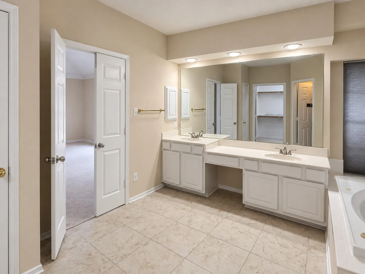 Single Family Residence For Rent in Dallas County , 8723 Stonecrest Drive, Irving, Texas 75063, 3 Bedroom, 3 Bathroom, 2 Garage spaces, 2,160 Sqft, built in 1995, mls#21379690, Real Estate Agent in Irving, Homes For Rent in Dallas county, Homes For Rent in Irving, Realtor in Irving Texas, Real Estate Brokerage Independent Realty Texas, Luminita Cordes Realtor