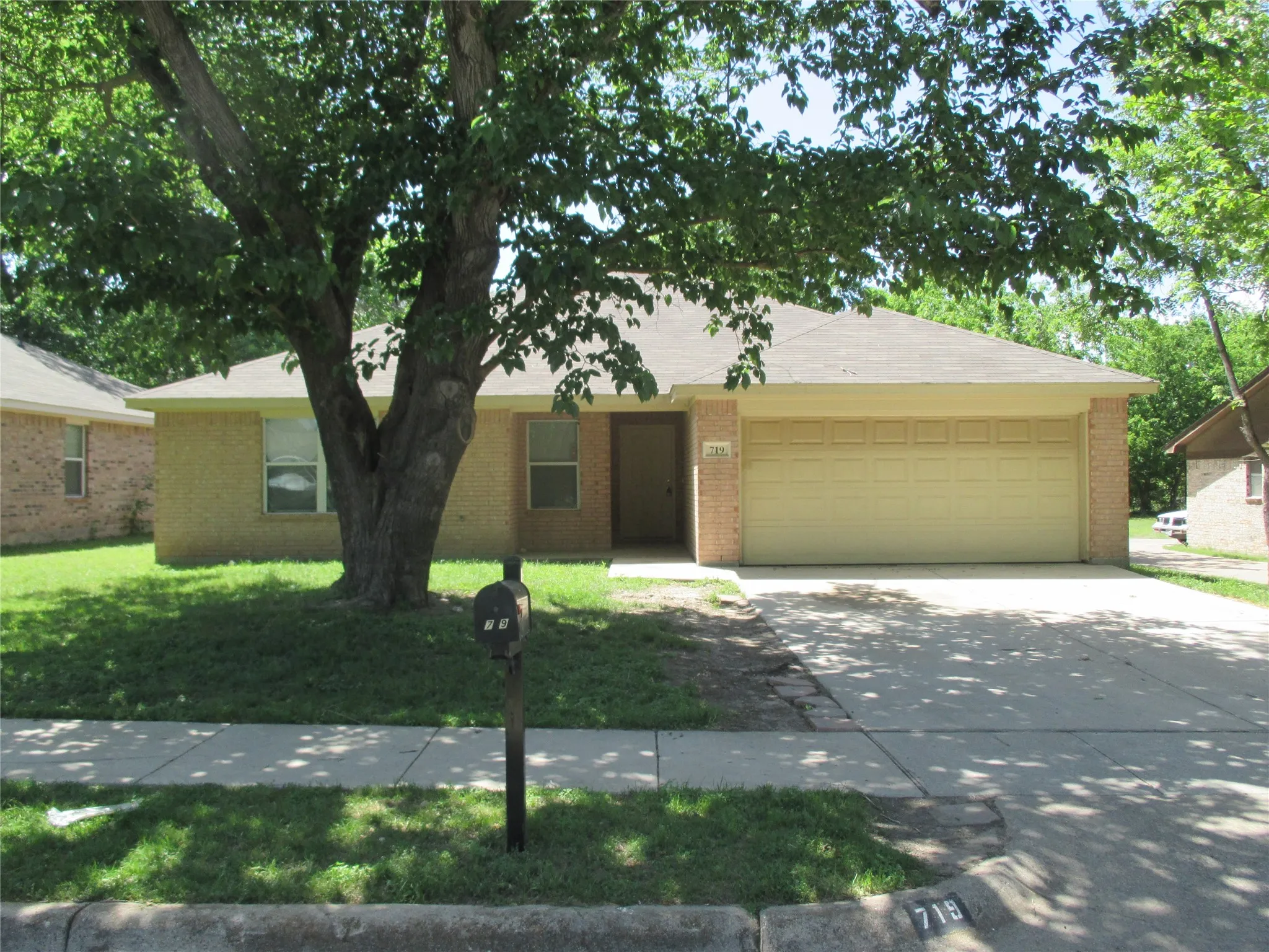 Single Family Residence For Sale in Tarrant County , 719 Hallvale Drive, White Settlement, Texas 76108, 4 Bedroom, 2 Bathroom, 2 Garage spaces, 1,610 Sqft, built in 2006, mls#21378010, Real Estate Agent in White Settlement, Homes For Sale in Tarrant county, Homes For Sale in White Settlement, Realtor in White Settlement Texas, Real Estate Brokerage Independent Realty Texas, Luminita Cordes Realtor