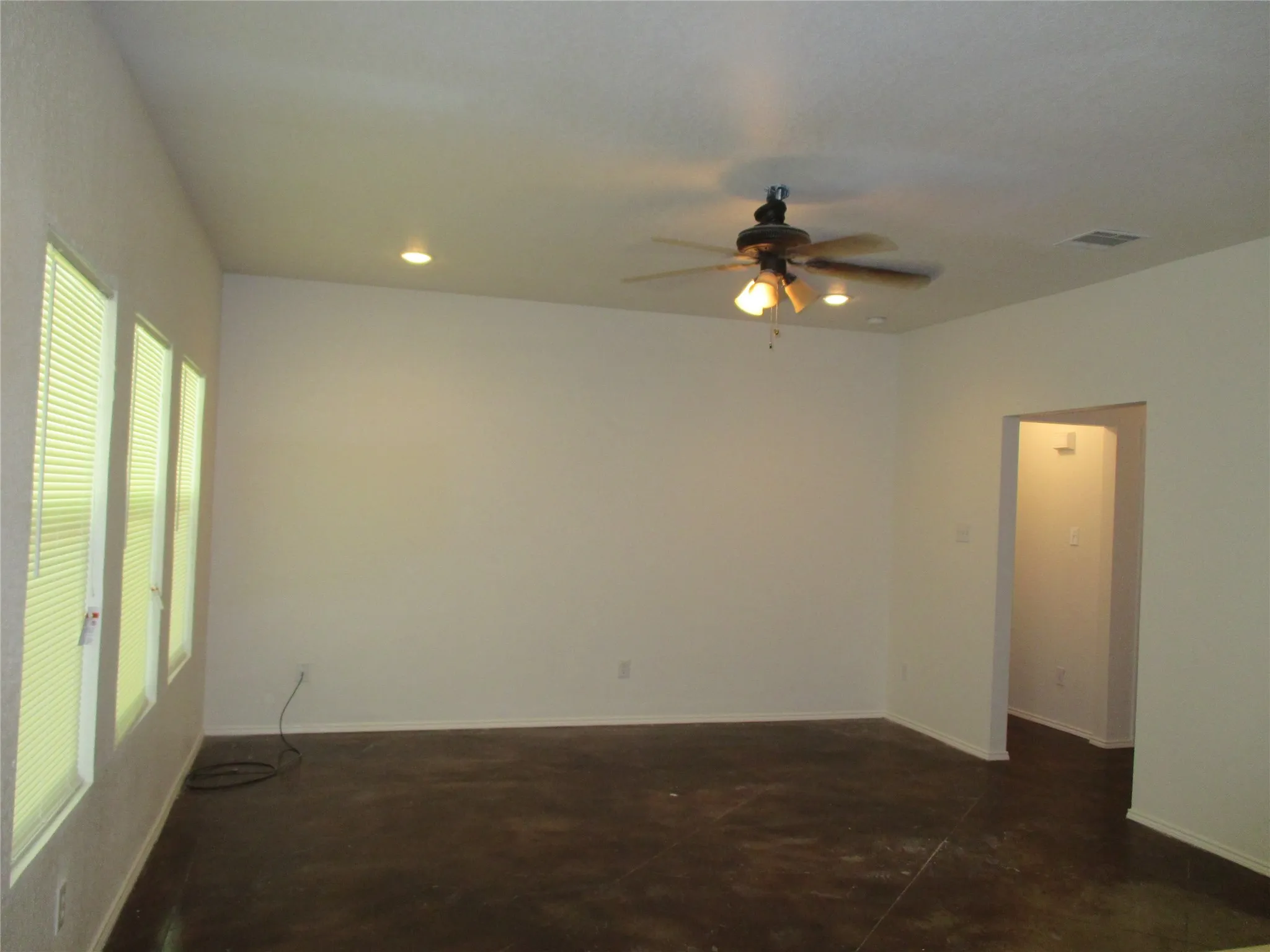 Single Family Residence For Sale in Tarrant County , 719 Hallvale Drive, White Settlement, Texas 76108, 4 Bedroom, 2 Bathroom, 2 Garage spaces, 1,610 Sqft, built in 2006, mls#21378010, Real Estate Agent in White Settlement, Homes For Sale in Tarrant county, Homes For Sale in White Settlement, Realtor in White Settlement Texas, Real Estate Brokerage Independent Realty Texas, Luminita Cordes Realtor