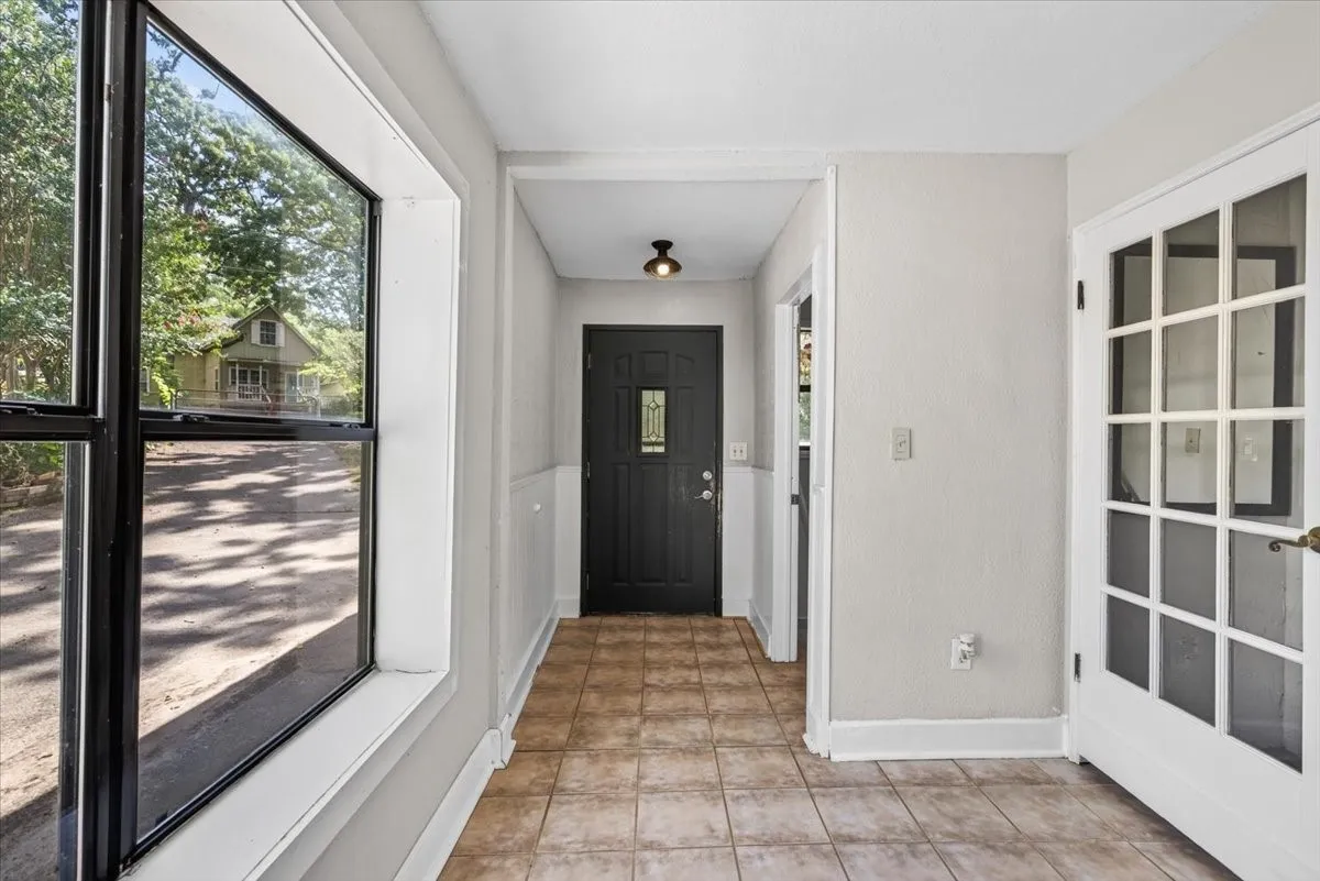 Single Family Residence For Sale in Henderson County , 110 Hidalgo Loop, Payne Springs, Texas 75156, 3 Bedroom, 2 Bathroom, 2 Garage spaces, 1,938 Sqft, built in 1962, mls#21376724, Real Estate Agent in Payne Springs, Homes For Sale in Henderson county, Homes For Sale in Payne Springs, Realtor in Payne Springs Texas, Real Estate Brokerage Independent Realty Texas, Luminita Cordes Realtor