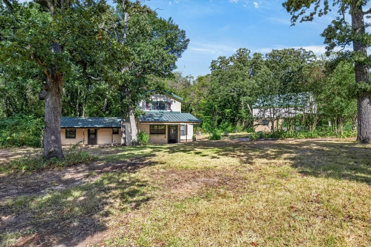 Single Family Residence For Sale in Henderson County , 110 Hidalgo Loop, Payne Springs, Texas 75156, 3 Bedroom, 2 Bathroom, 2 Garage spaces, 1,938 Sqft, built in 1962, mls#21376724, Real Estate Agent in Payne Springs, Homes For Sale in Henderson county, Homes For Sale in Payne Springs, Realtor in Payne Springs Texas, Real Estate Brokerage Independent Realty Texas, Luminita Cordes Realtor