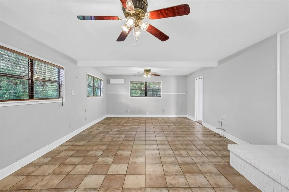 Single Family Residence For Sale in Henderson County , 110 Hidalgo Loop, Payne Springs, Texas 75156, 3 Bedroom, 2 Bathroom, 2 Garage spaces, 1,938 Sqft, built in 1962, mls#21376724, Real Estate Agent in Payne Springs, Homes For Sale in Henderson county, Homes For Sale in Payne Springs, Realtor in Payne Springs Texas, Real Estate Brokerage Independent Realty Texas, Luminita Cordes Realtor