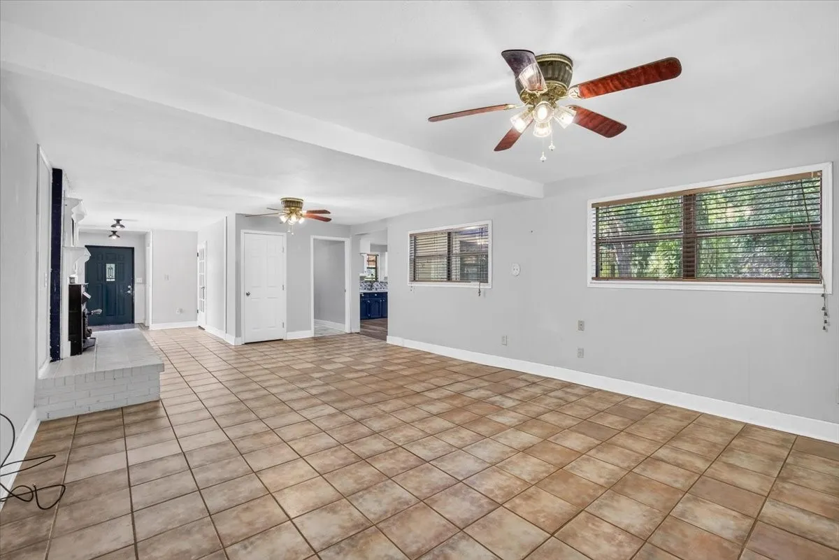 Single Family Residence For Sale in Henderson County , 110 Hidalgo Loop, Payne Springs, Texas 75156, 3 Bedroom, 2 Bathroom, 2 Garage spaces, 1,938 Sqft, built in 1962, mls#21376724, Real Estate Agent in Payne Springs, Homes For Sale in Henderson county, Homes For Sale in Payne Springs, Realtor in Payne Springs Texas, Real Estate Brokerage Independent Realty Texas, Luminita Cordes Realtor