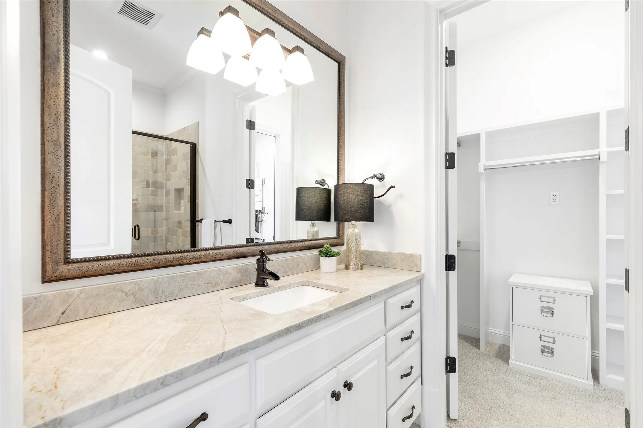 Single Family Residence For Sale in Collin County , 6800 Dalmatia Drive, Mc Kinney, Texas 75072, 4 Bedroom, 4 Bathroom, 2 Garage spaces, 3,071 Sqft, built in 2015, mls#21375487, Real Estate Agent in Mc Kinney, Homes For Sale in Collin county, Homes For Sale in Mc Kinney, Realtor in Mc Kinney Texas, Real Estate Brokerage Independent Realty Texas, Luminita Cordes Realtor