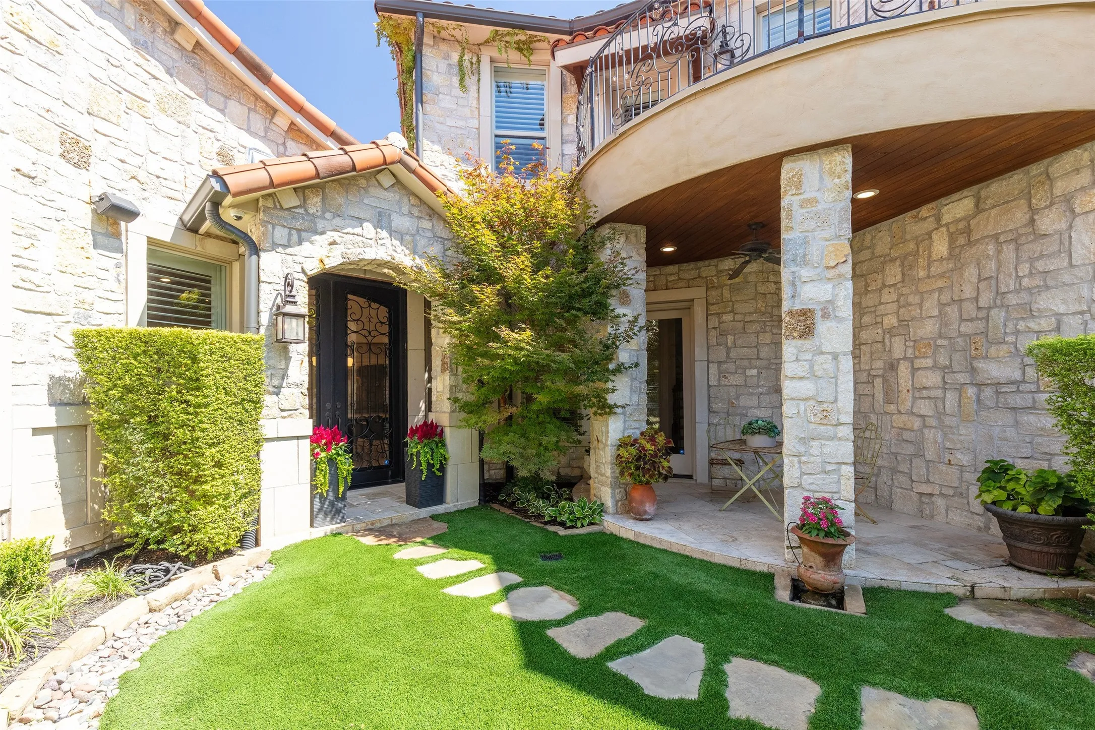 Single Family Residence For Sale in Collin County , 6800 Dalmatia Drive, Mc Kinney, Texas 75072, 4 Bedroom, 4 Bathroom, 2 Garage spaces, 3,071 Sqft, built in 2015, mls#21375487, Real Estate Agent in Mc Kinney, Homes For Sale in Collin county, Homes For Sale in Mc Kinney, Realtor in Mc Kinney Texas, Real Estate Brokerage Independent Realty Texas, Luminita Cordes Realtor