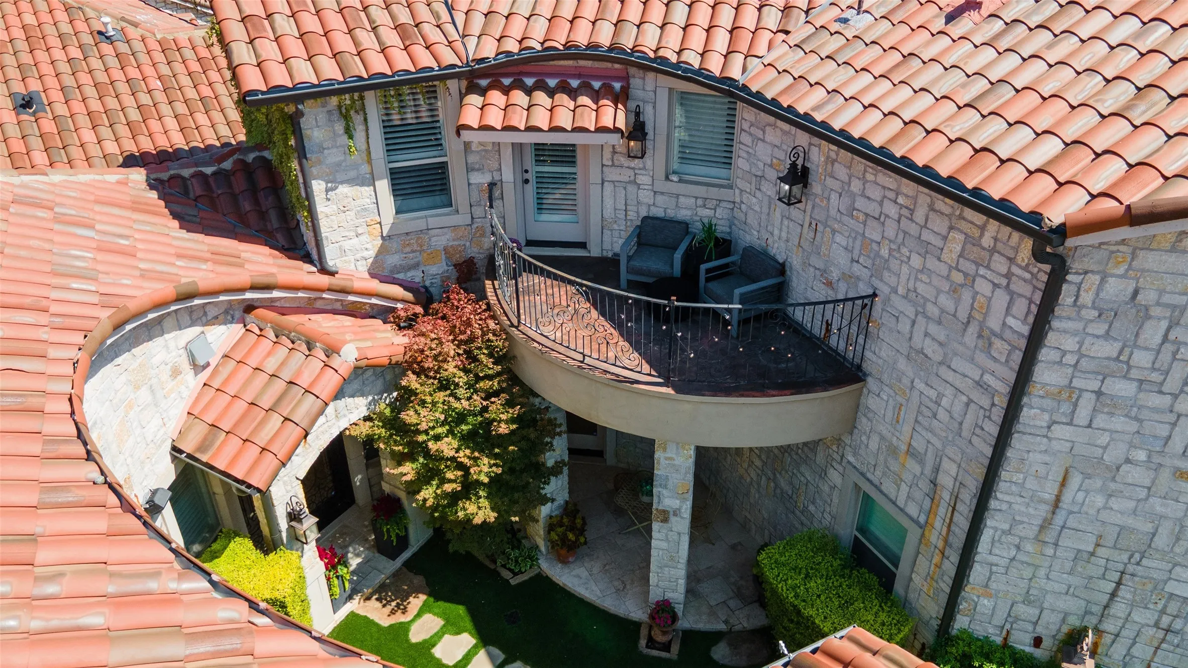Single Family Residence For Sale in Collin County , 6800 Dalmatia Drive, Mc Kinney, Texas 75072, 4 Bedroom, 4 Bathroom, 2 Garage spaces, 3,071 Sqft, built in 2015, mls#21375487, Real Estate Agent in Mc Kinney, Homes For Sale in Collin county, Homes For Sale in Mc Kinney, Realtor in Mc Kinney Texas, Real Estate Brokerage Independent Realty Texas, Luminita Cordes Realtor