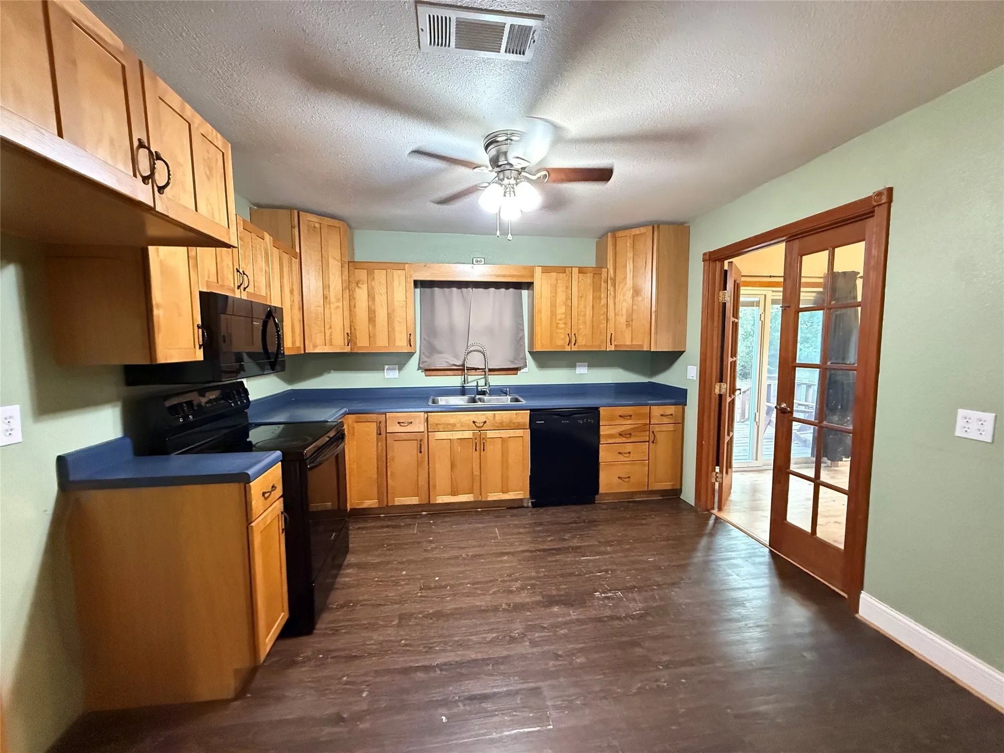 Single Family Residence For Rent in Fannin County , 288 County Road 4430, Whitewright, Texas 75491, 3 Bedroom, 2 Bathroom, Garage spaces, 1,391 Sqft, built in 1992, mls#21379694, Real Estate Agent in Whitewright, Homes For Rent in Fannin county, Homes For Rent in Whitewright, Realtor in Whitewright Texas, Real Estate Brokerage Independent Realty Texas, Luminita Cordes Realtor