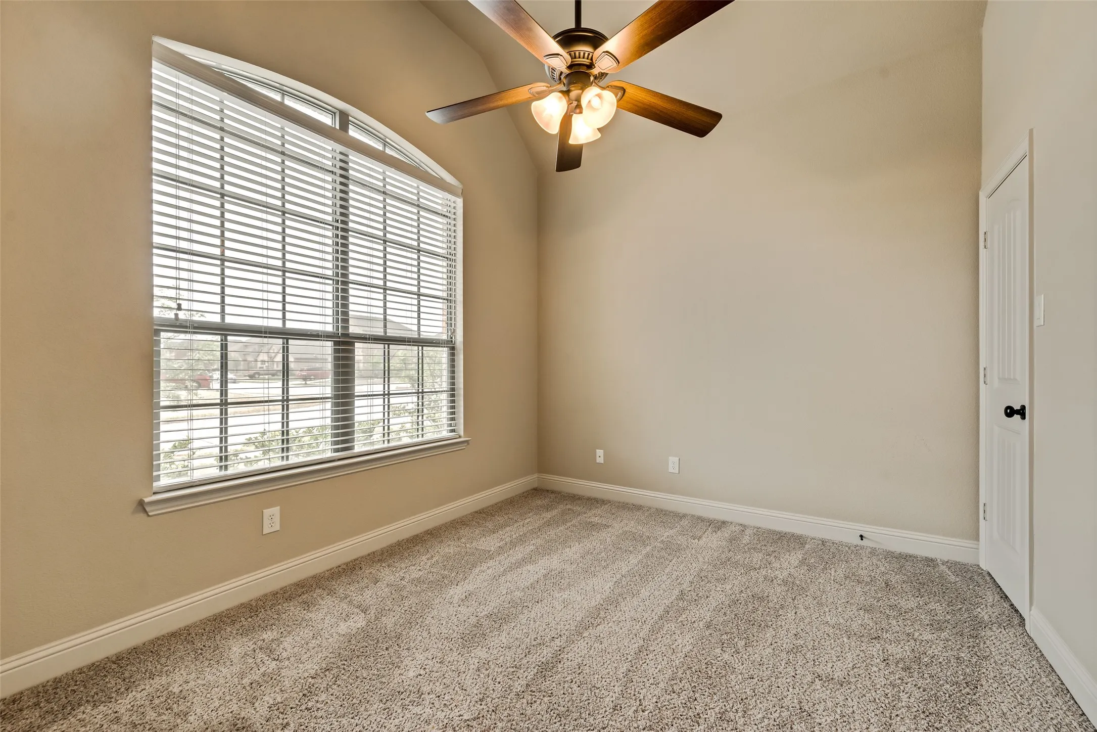 Single Family Residence For Rent in Rockwall County , 696 Dover Street, Fate, Texas 75189, 3 Bedroom, 2 Bathroom, 2 Garage spaces, 1,882 Sqft, built in 2013, mls#21379695, Real Estate Agent in Fate, Homes For Rent in Rockwall county, Homes For Rent in Fate, Realtor in Fate Texas, Real Estate Brokerage Independent Realty Texas, Luminita Cordes Realtor