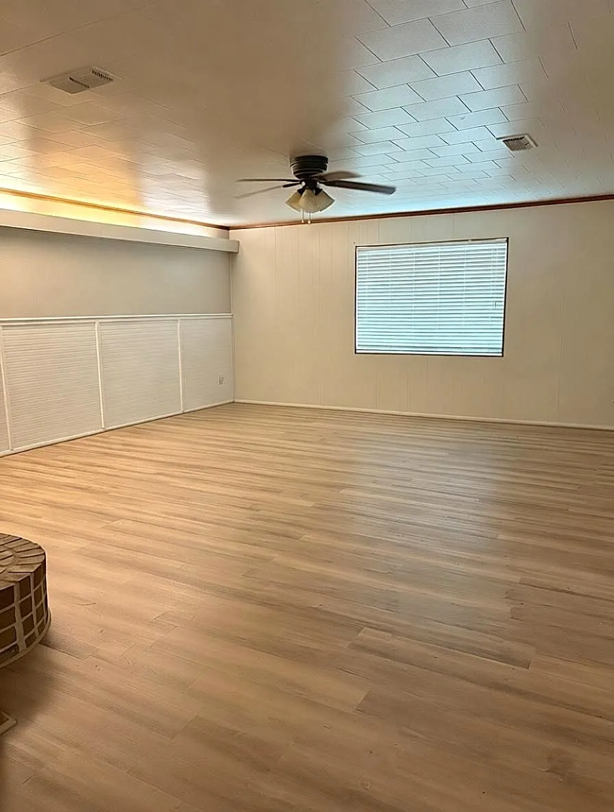 Single Family Residence For Sale in Tarrant County , 125 Glenhaven Drive, Azle, Texas 76020, 3 Bedroom, 2 Bathroom, Garage spaces, 1,368 Sqft, built in 1960, mls#21379698, Real Estate Agent in Azle, Homes For Sale in Tarrant county, Homes For Sale in Azle, Realtor in Azle Texas, Real Estate Brokerage Independent Realty Texas, Luminita Cordes Realtor