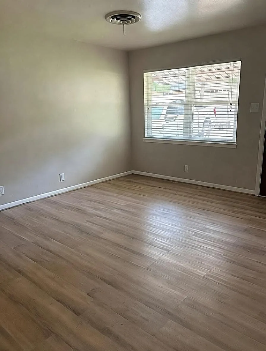 Single Family Residence For Sale in Tarrant County , 125 Glenhaven Drive, Azle, Texas 76020, 3 Bedroom, 2 Bathroom, Garage spaces, 1,368 Sqft, built in 1960, mls#21379698, Real Estate Agent in Azle, Homes For Sale in Tarrant county, Homes For Sale in Azle, Realtor in Azle Texas, Real Estate Brokerage Independent Realty Texas, Luminita Cordes Realtor