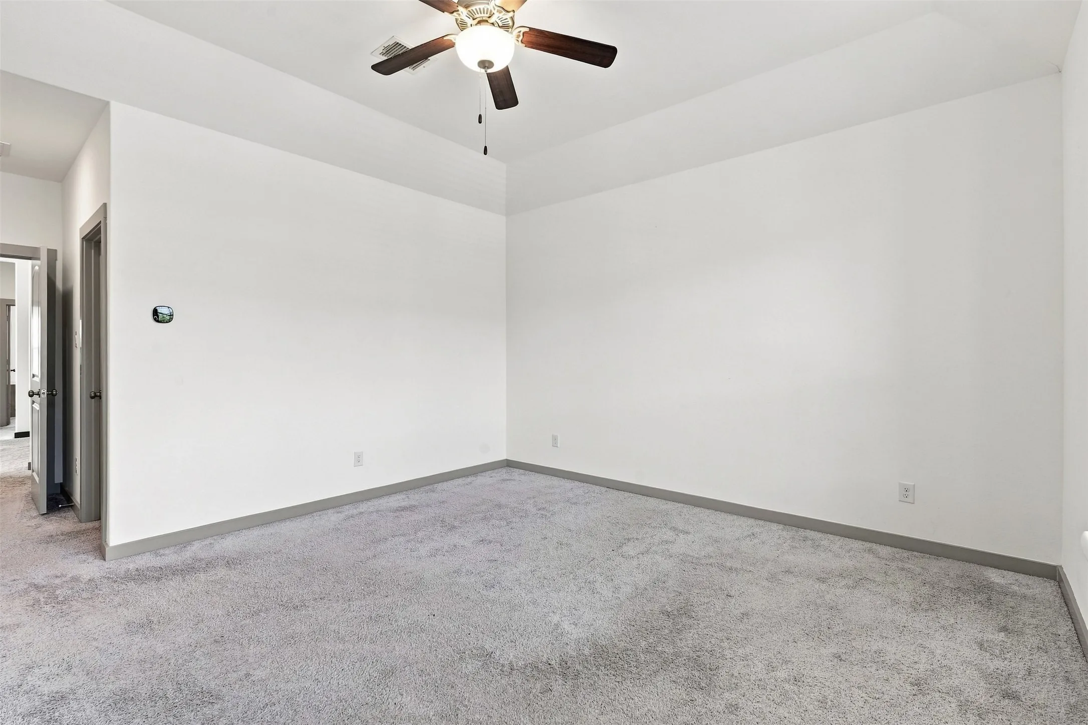 Single Family Residence For Sale in Denton County , 4865 Paddock Trail, Carrollton, Texas 75010, 3 Bedroom, 3 Bathroom, 2 Garage spaces, 2,259 Sqft, built in 2018, mls#21379693, Real Estate Agent in Carrollton, Homes For Sale in Denton county, Homes For Sale in Carrollton, Realtor in Carrollton Texas, Real Estate Brokerage Independent Realty Texas, Luminita Cordes Realtor