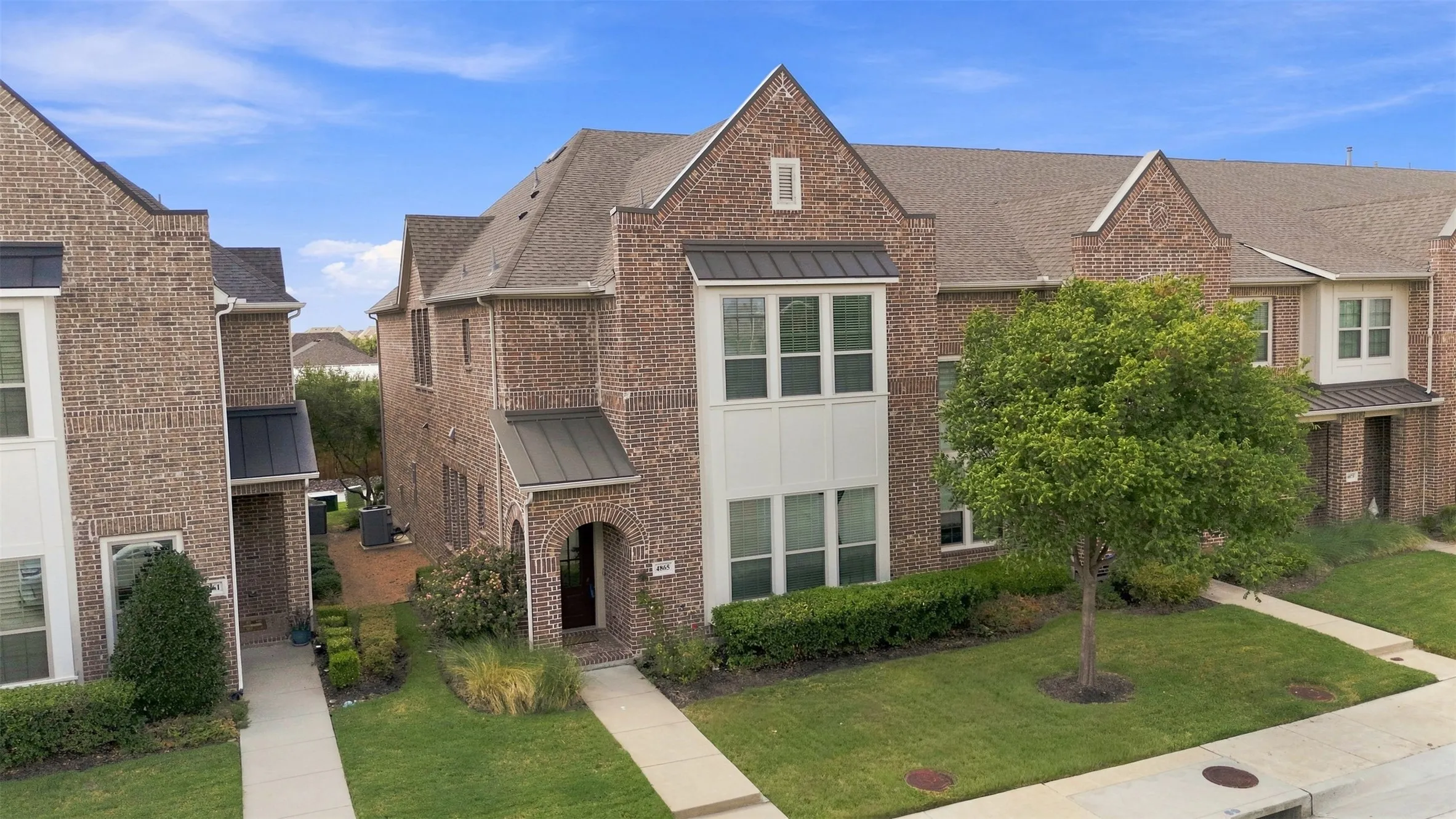 Single Family Residence For Sale in Denton County , 4865 Paddock Trail, Carrollton, Texas 75010, 3 Bedroom, 3 Bathroom, 2 Garage spaces, 2,259 Sqft, built in 2018, mls#21379693, Real Estate Agent in Carrollton, Homes For Sale in Denton county, Homes For Sale in Carrollton, Realtor in Carrollton Texas, Real Estate Brokerage Independent Realty Texas, Luminita Cordes Realtor