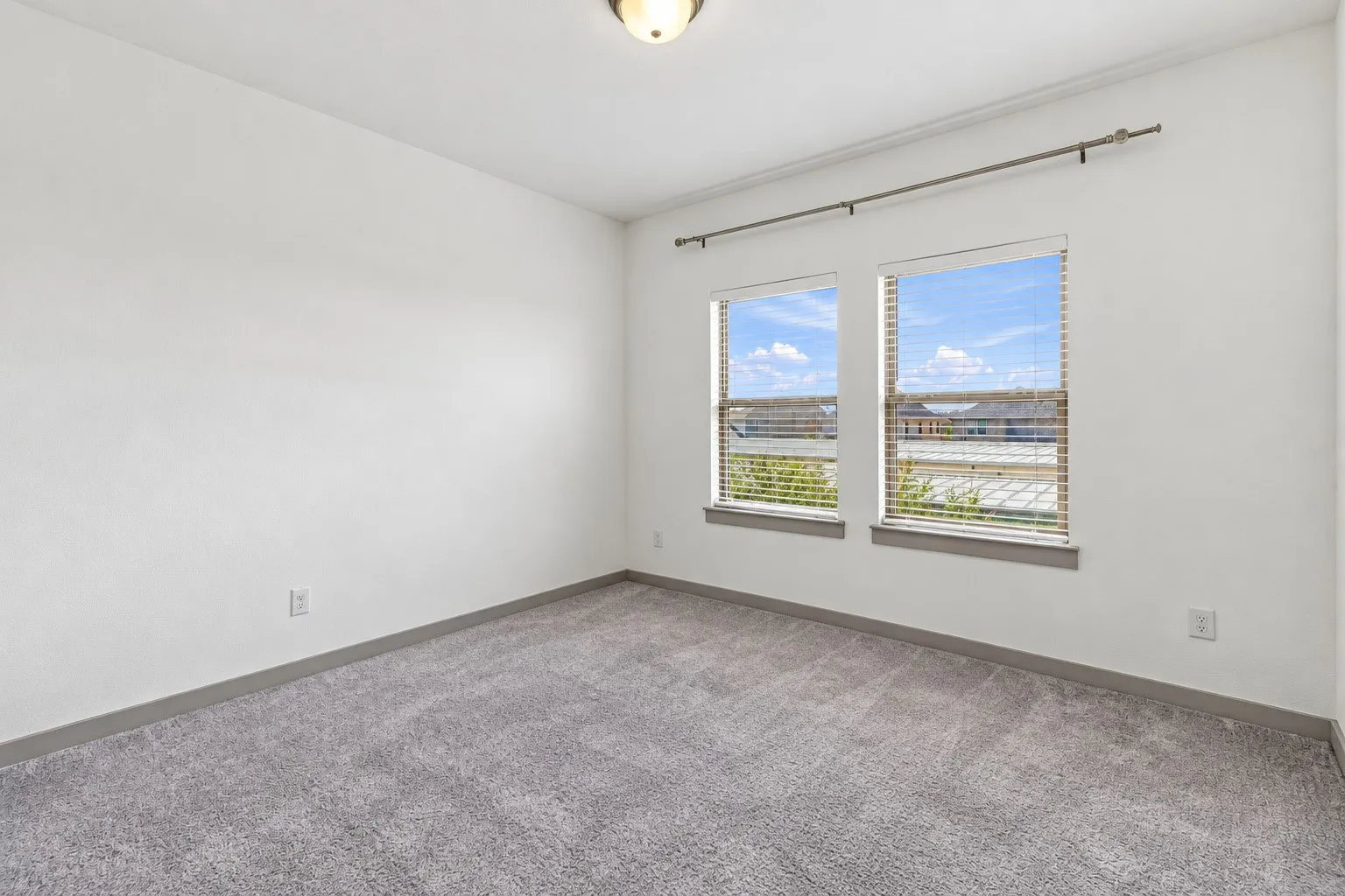 Single Family Residence For Sale in Denton County , 4865 Paddock Trail, Carrollton, Texas 75010, 3 Bedroom, 3 Bathroom, 2 Garage spaces, 2,259 Sqft, built in 2018, mls#21379693, Real Estate Agent in Carrollton, Homes For Sale in Denton county, Homes For Sale in Carrollton, Realtor in Carrollton Texas, Real Estate Brokerage Independent Realty Texas, Luminita Cordes Realtor