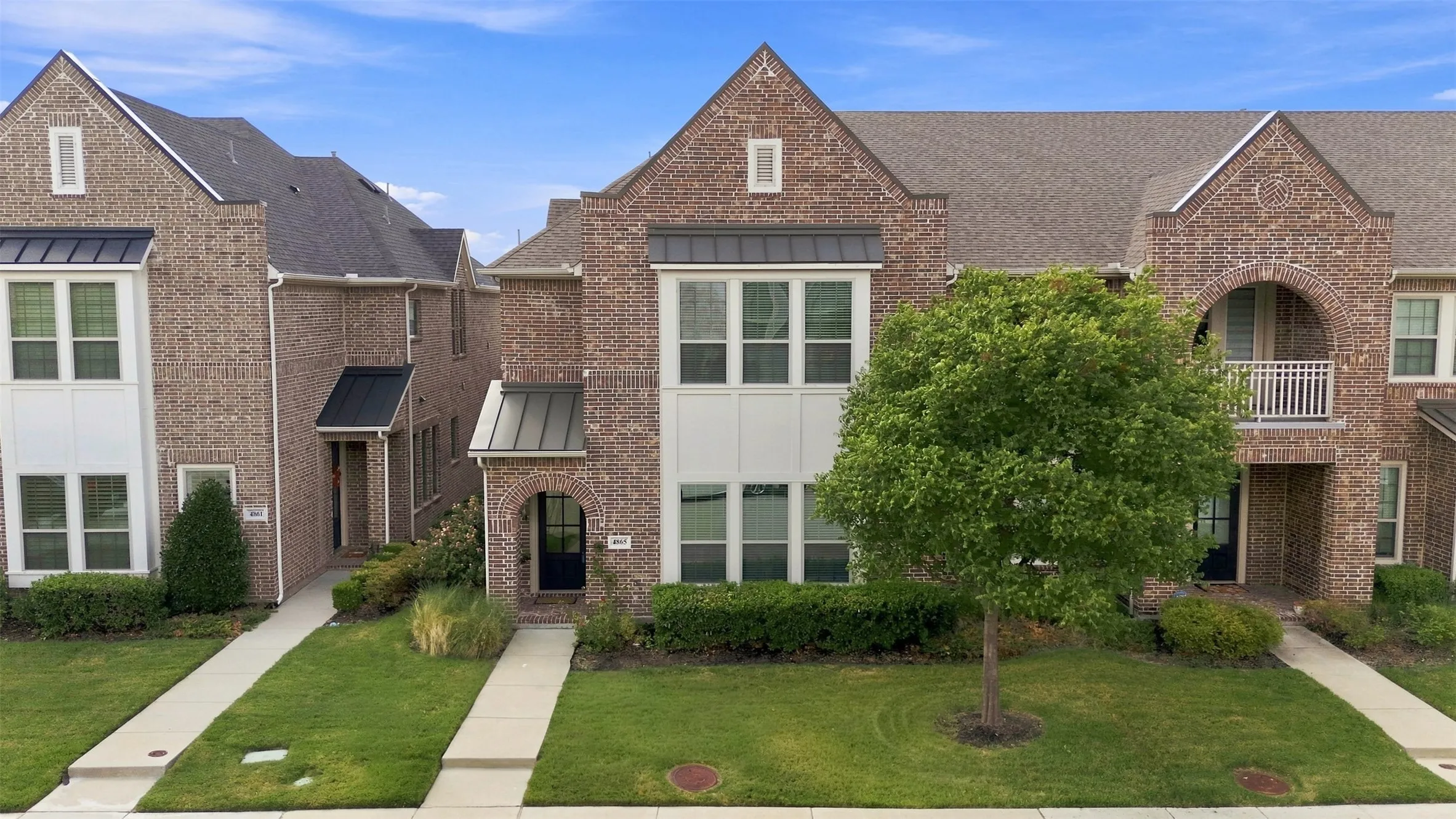 Single Family Residence For Sale in Denton County , 4865 Paddock Trail, Carrollton, Texas 75010, 3 Bedroom, 3 Bathroom, 2 Garage spaces, 2,259 Sqft, built in 2018, mls#21379693, Real Estate Agent in Carrollton, Homes For Sale in Denton county, Homes For Sale in Carrollton, Realtor in Carrollton Texas, Real Estate Brokerage Independent Realty Texas, Luminita Cordes Realtor