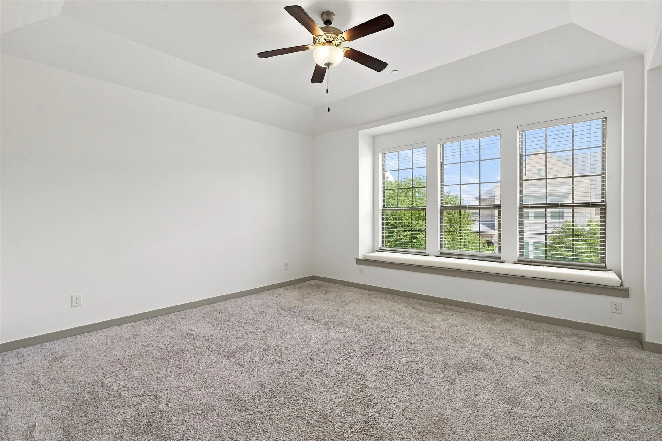 Single Family Residence For Sale in Denton County , 4865 Paddock Trail, Carrollton, Texas 75010, 3 Bedroom, 3 Bathroom, 2 Garage spaces, 2,259 Sqft, built in 2018, mls#21379693, Real Estate Agent in Carrollton, Homes For Sale in Denton county, Homes For Sale in Carrollton, Realtor in Carrollton Texas, Real Estate Brokerage Independent Realty Texas, Luminita Cordes Realtor