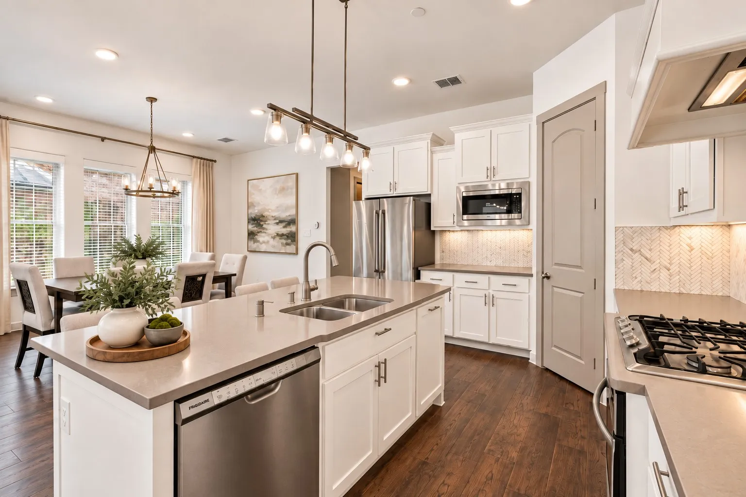 Single Family Residence For Sale in Denton County , 4865 Paddock Trail, Carrollton, Texas 75010, 3 Bedroom, 3 Bathroom, 2 Garage spaces, 2,259 Sqft, built in 2018, mls#21379693, Real Estate Agent in Carrollton, Homes For Sale in Denton county, Homes For Sale in Carrollton, Realtor in Carrollton Texas, Real Estate Brokerage Independent Realty Texas, Luminita Cordes Realtor