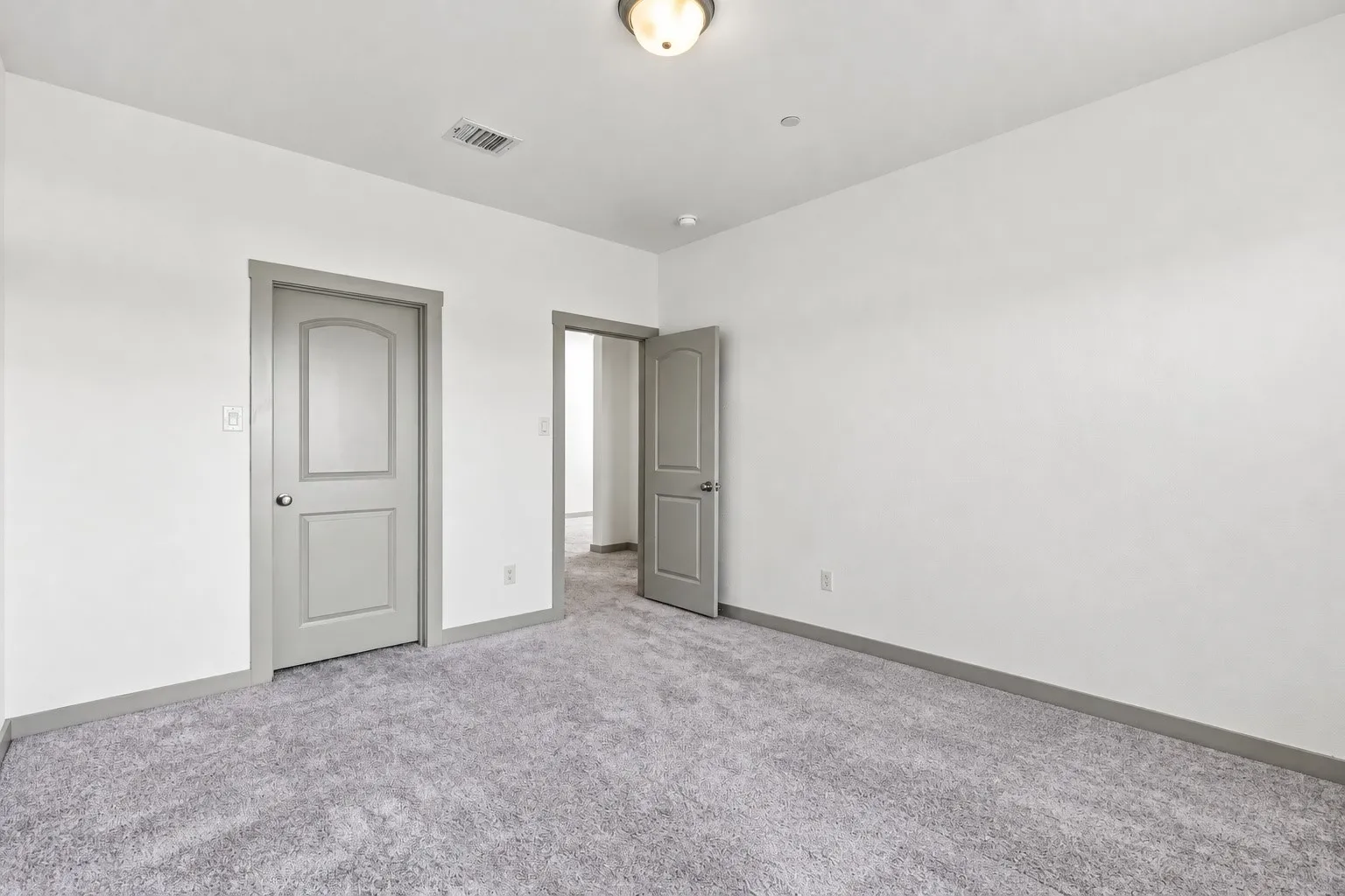 Single Family Residence For Sale in Denton County , 4865 Paddock Trail, Carrollton, Texas 75010, 3 Bedroom, 3 Bathroom, 2 Garage spaces, 2,259 Sqft, built in 2018, mls#21379693, Real Estate Agent in Carrollton, Homes For Sale in Denton county, Homes For Sale in Carrollton, Realtor in Carrollton Texas, Real Estate Brokerage Independent Realty Texas, Luminita Cordes Realtor
