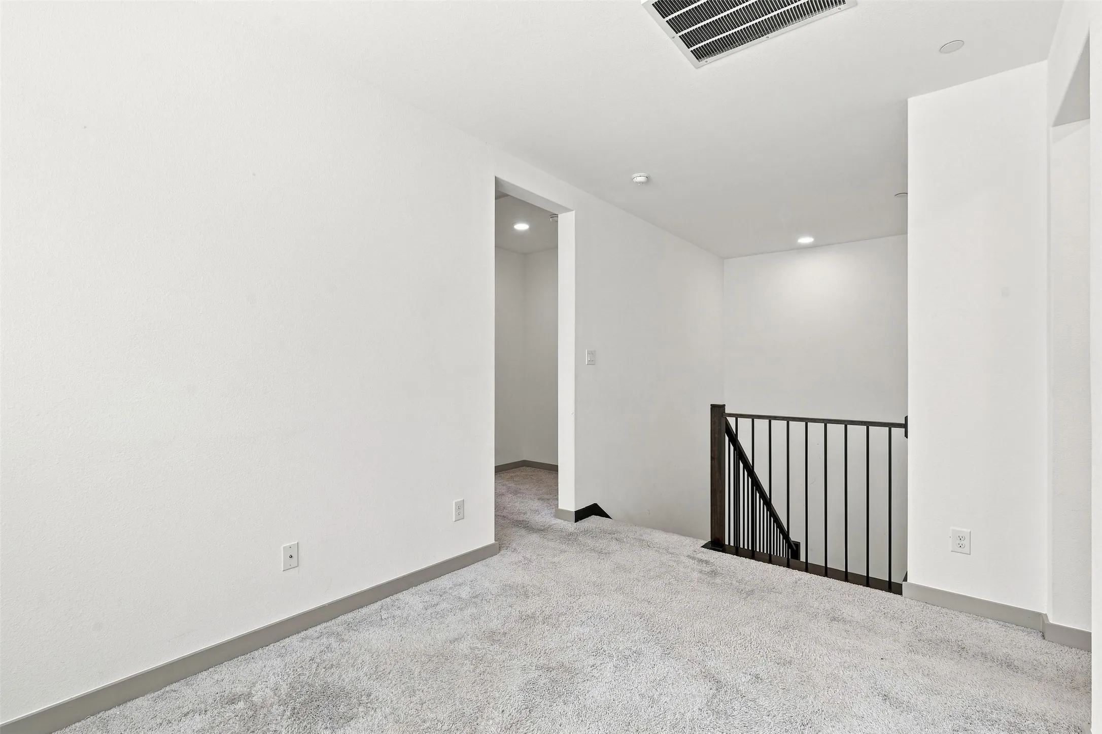 Single Family Residence For Sale in Denton County , 4865 Paddock Trail, Carrollton, Texas 75010, 3 Bedroom, 3 Bathroom, 2 Garage spaces, 2,259 Sqft, built in 2018, mls#21379693, Real Estate Agent in Carrollton, Homes For Sale in Denton county, Homes For Sale in Carrollton, Realtor in Carrollton Texas, Real Estate Brokerage Independent Realty Texas, Luminita Cordes Realtor