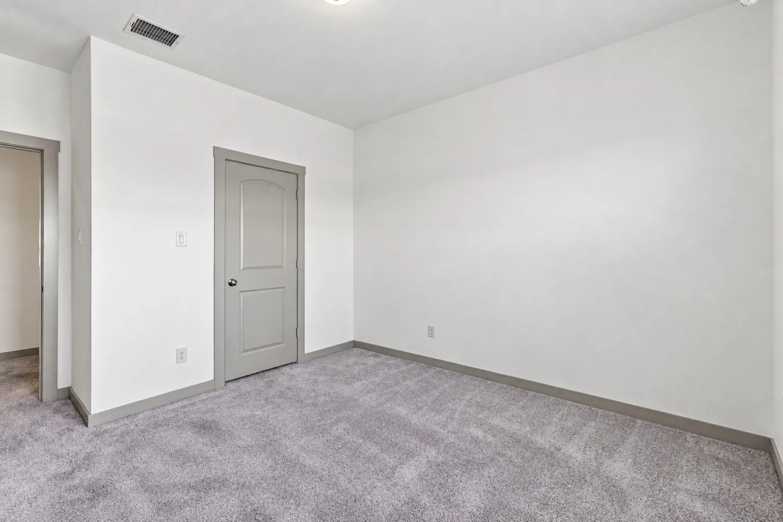 Single Family Residence For Sale in Denton County , 4865 Paddock Trail, Carrollton, Texas 75010, 3 Bedroom, 3 Bathroom, 2 Garage spaces, 2,259 Sqft, built in 2018, mls#21379693, Real Estate Agent in Carrollton, Homes For Sale in Denton county, Homes For Sale in Carrollton, Realtor in Carrollton Texas, Real Estate Brokerage Independent Realty Texas, Luminita Cordes Realtor