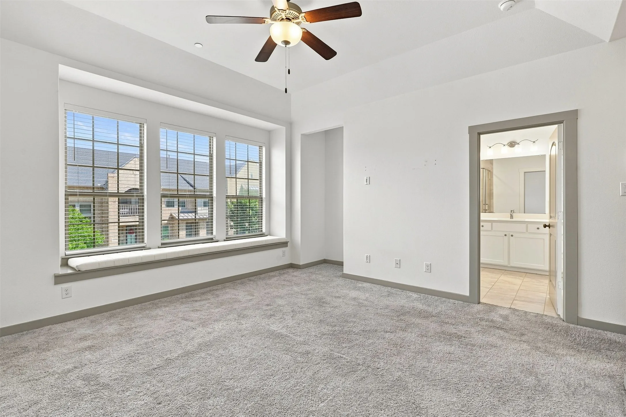Single Family Residence For Sale in Denton County , 4865 Paddock Trail, Carrollton, Texas 75010, 3 Bedroom, 3 Bathroom, 2 Garage spaces, 2,259 Sqft, built in 2018, mls#21379693, Real Estate Agent in Carrollton, Homes For Sale in Denton county, Homes For Sale in Carrollton, Realtor in Carrollton Texas, Real Estate Brokerage Independent Realty Texas, Luminita Cordes Realtor