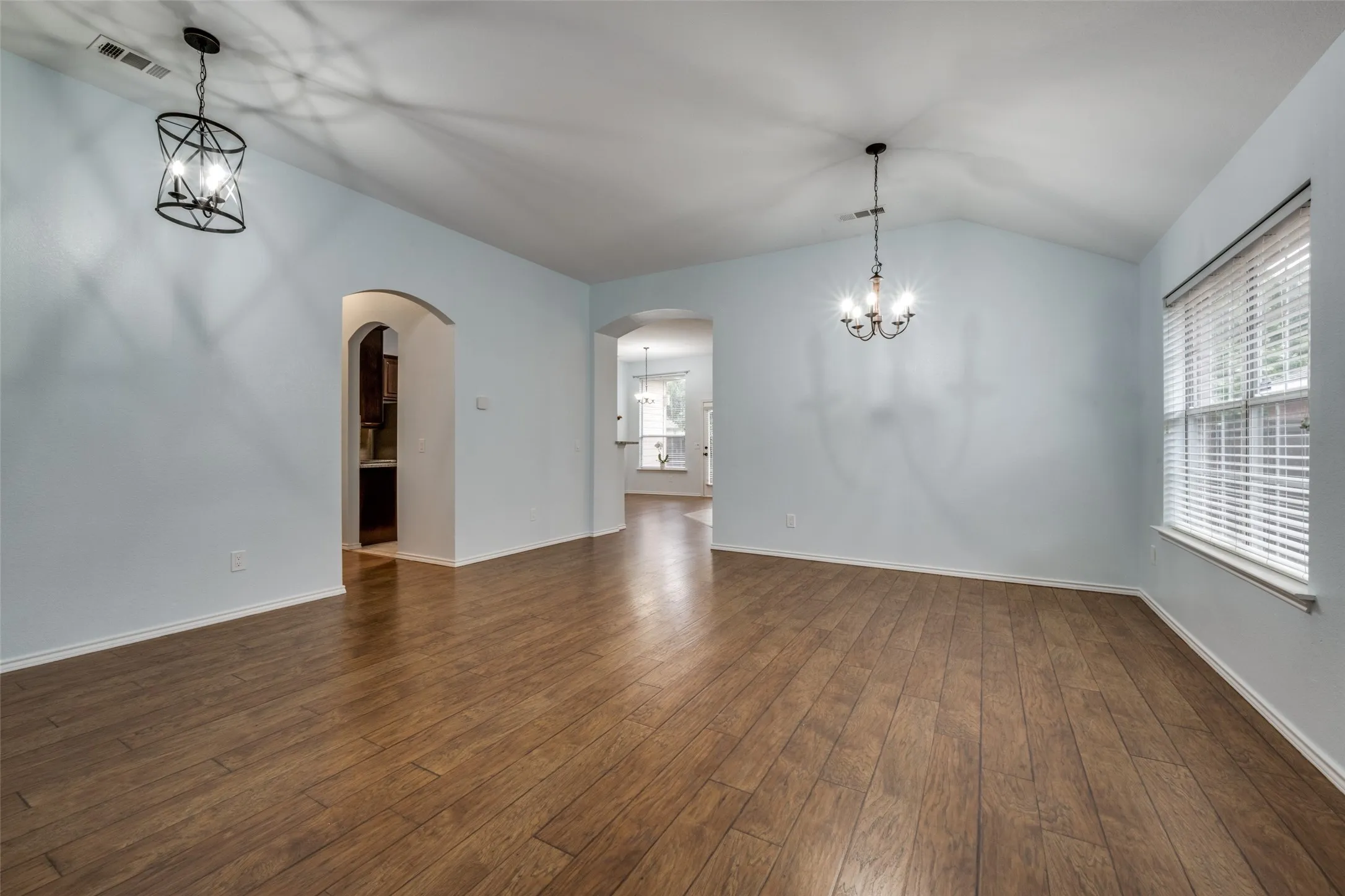 Single Family Residence For Rent in Denton County , 1617 Redwood Drive, Corinth, Texas 76210, 4 Bedroom, 3 Bathroom, 2 Garage spaces, 2,110 Sqft, built in 1999, mls#21379702, Real Estate Agent in Corinth, Homes For Rent in Denton county, Homes For Rent in Corinth, Realtor in Corinth Texas, Real Estate Brokerage Independent Realty Texas, Luminita Cordes Realtor