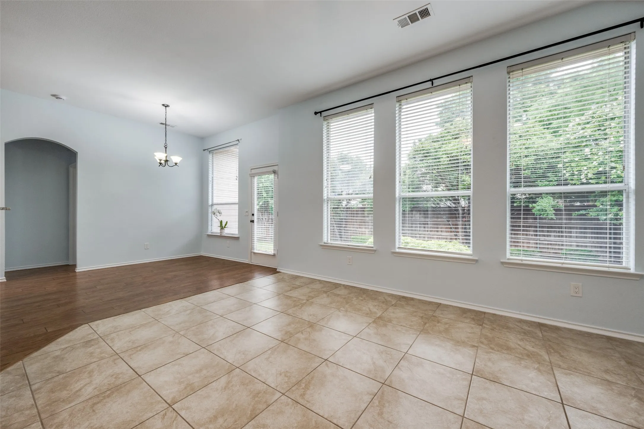 Single Family Residence For Rent in Denton County , 1617 Redwood Drive, Corinth, Texas 76210, 4 Bedroom, 3 Bathroom, 2 Garage spaces, 2,110 Sqft, built in 1999, mls#21379702, Real Estate Agent in Corinth, Homes For Rent in Denton county, Homes For Rent in Corinth, Realtor in Corinth Texas, Real Estate Brokerage Independent Realty Texas, Luminita Cordes Realtor