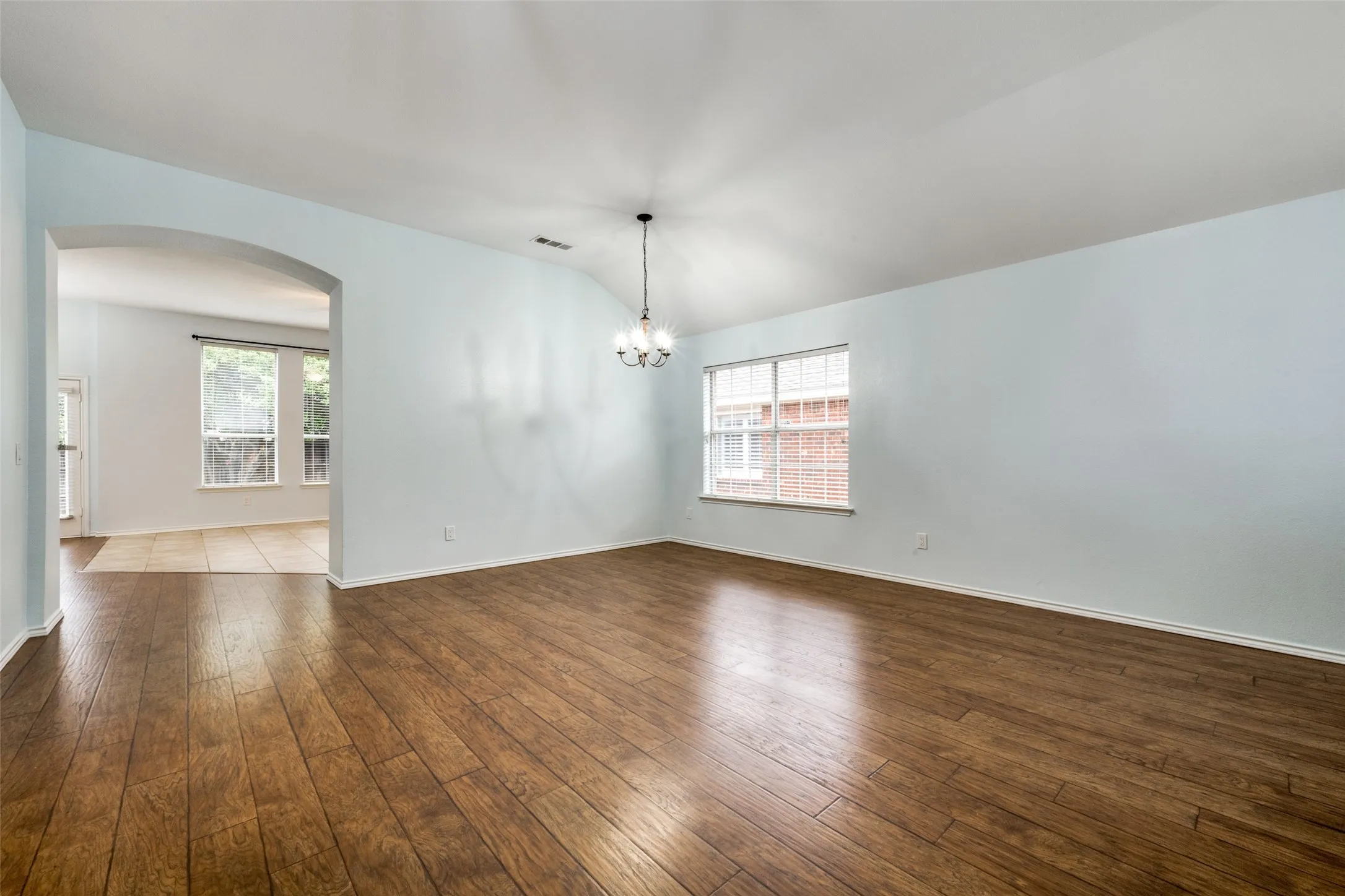Single Family Residence For Rent in Denton County , 1617 Redwood Drive, Corinth, Texas 76210, 4 Bedroom, 3 Bathroom, 2 Garage spaces, 2,110 Sqft, built in 1999, mls#21379702, Real Estate Agent in Corinth, Homes For Rent in Denton county, Homes For Rent in Corinth, Realtor in Corinth Texas, Real Estate Brokerage Independent Realty Texas, Luminita Cordes Realtor