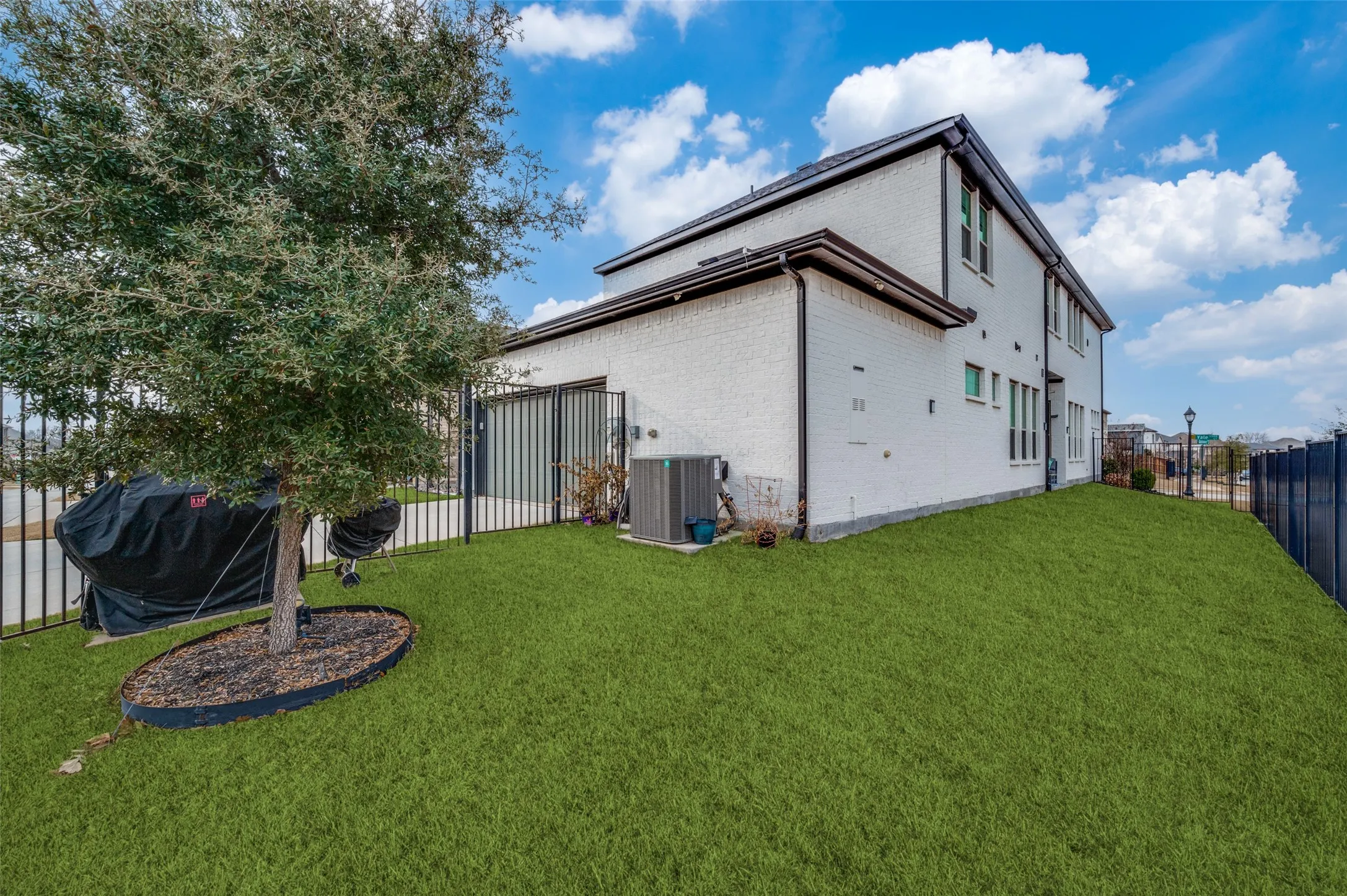 Single Family Residence For Sale in Collin County , 12995 Yale Court, Frisco, Texas 75035, 4 Bedroom, 4 Bathroom, 2 Garage spaces, 3,390 Sqft, built in 2019, mls#21377248, Real Estate Agent in Frisco, Homes For Sale in Collin county, Homes For Sale in Frisco, Realtor in Frisco Texas, Real Estate Brokerage Independent Realty Texas, Luminita Cordes Realtor